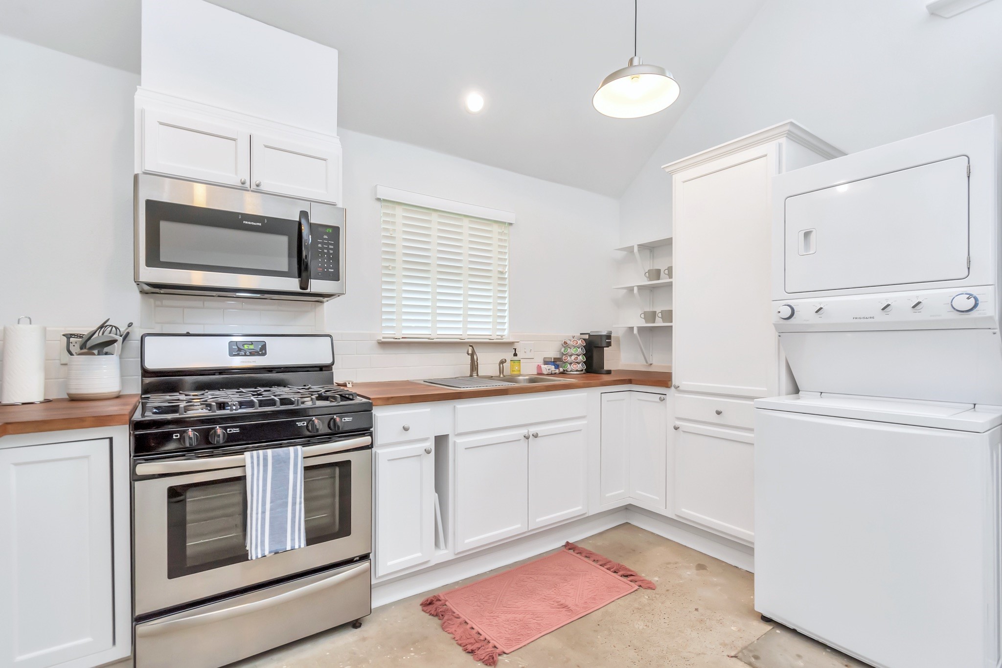 Currently leased for $1,600 per month, the garage apartment provides an established rental income opportunity in Houston's Washington Terrace neighborhood.