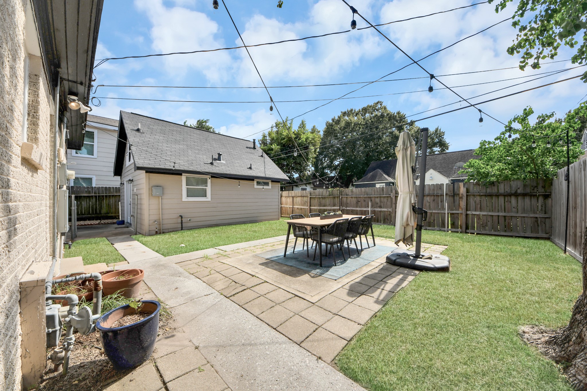 Located in the heart of Houston's University Area, this thoughtfully maintained home offers a wonderful blend of neighborhood charm and urban convenience.