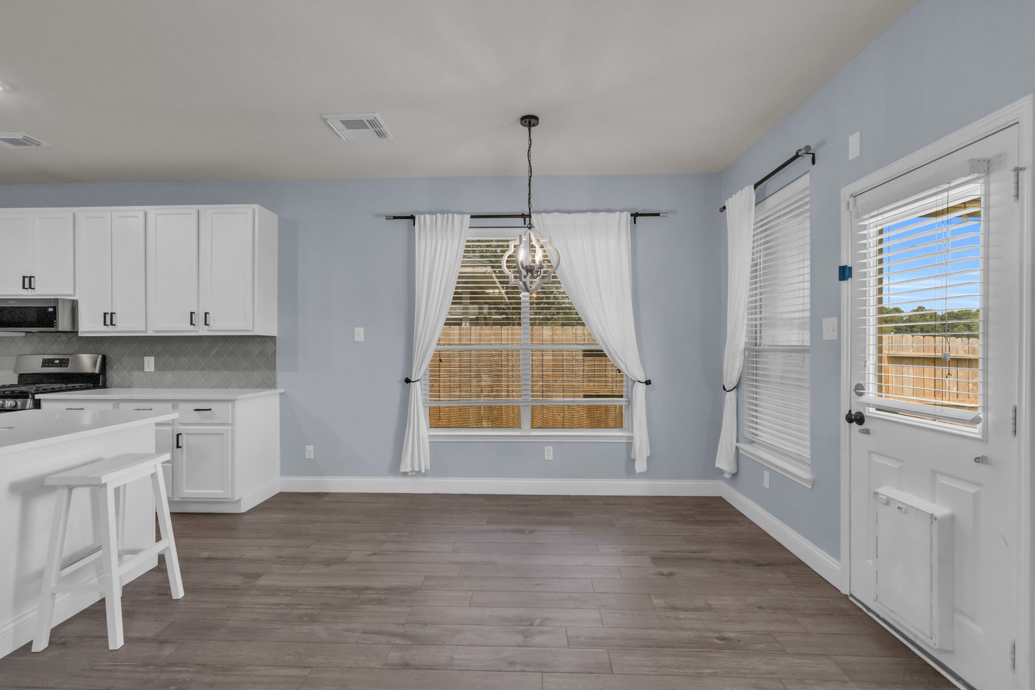 Additional view of this breakfast nook.