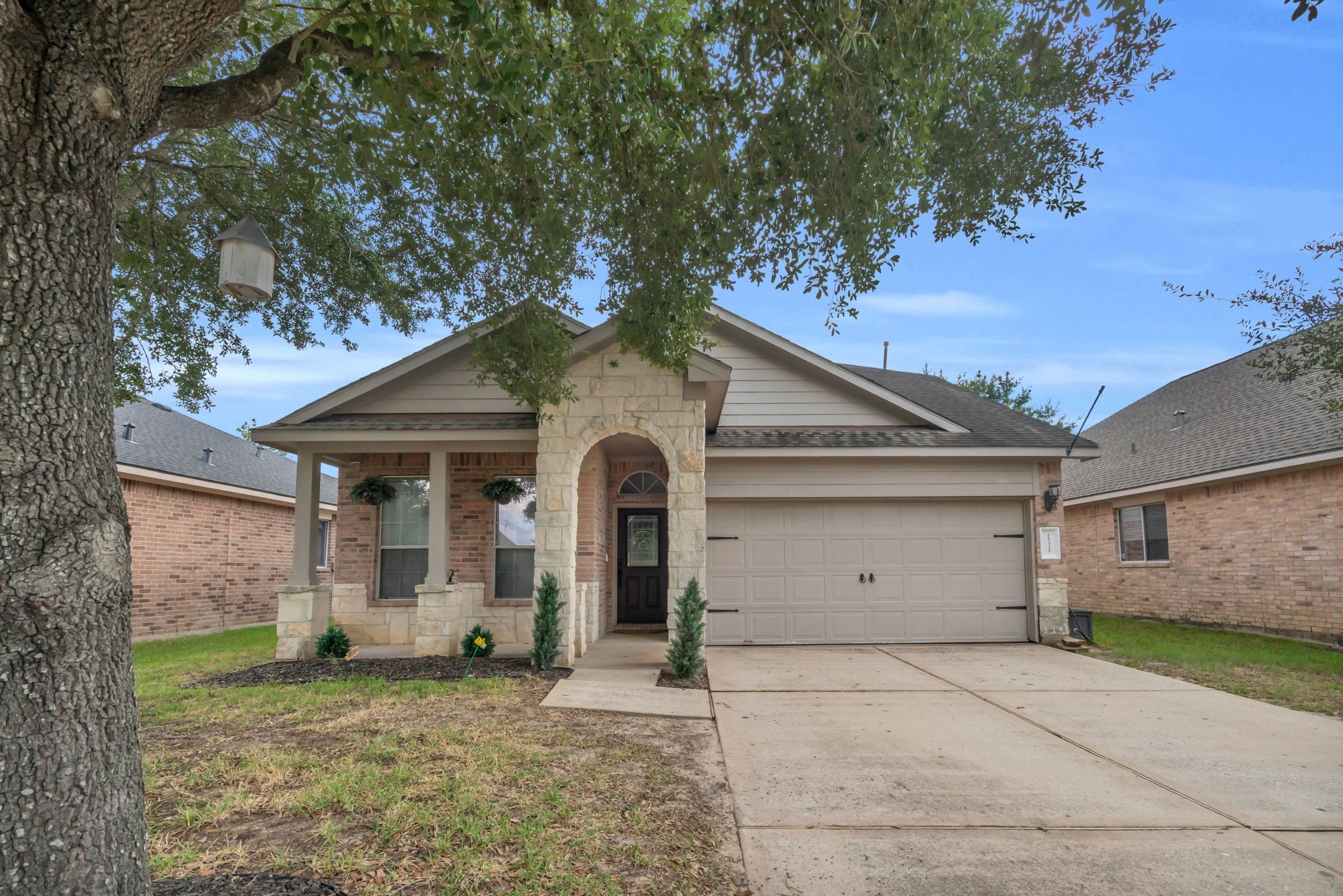Welcome to 15335 Riford Drive in the Villages on Grant community!