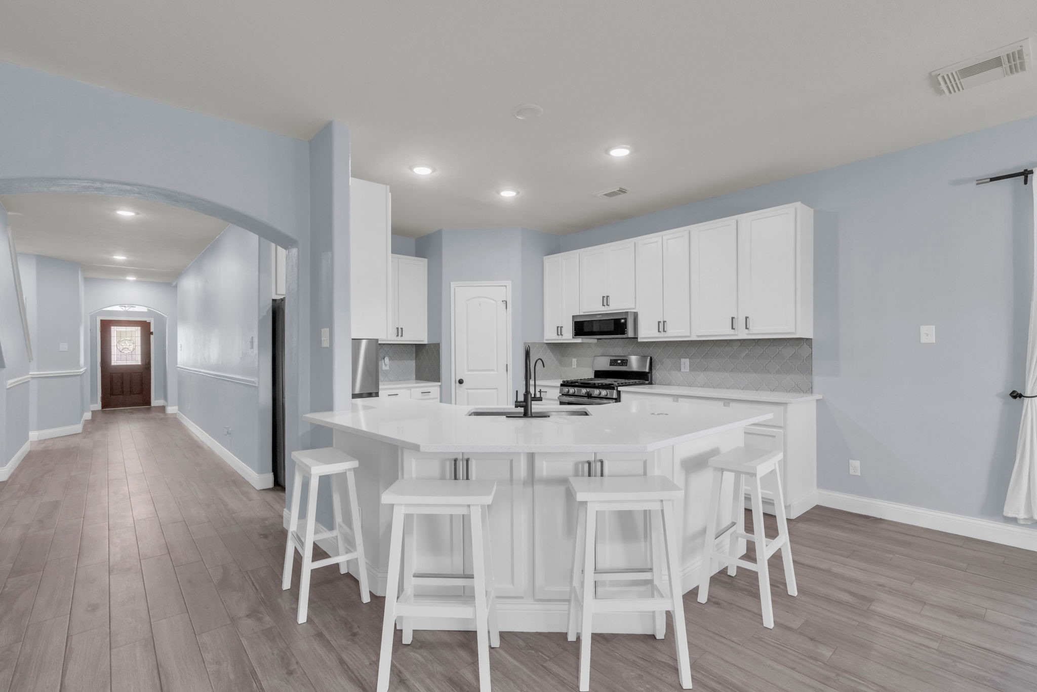 Full view of this striking kitchen!