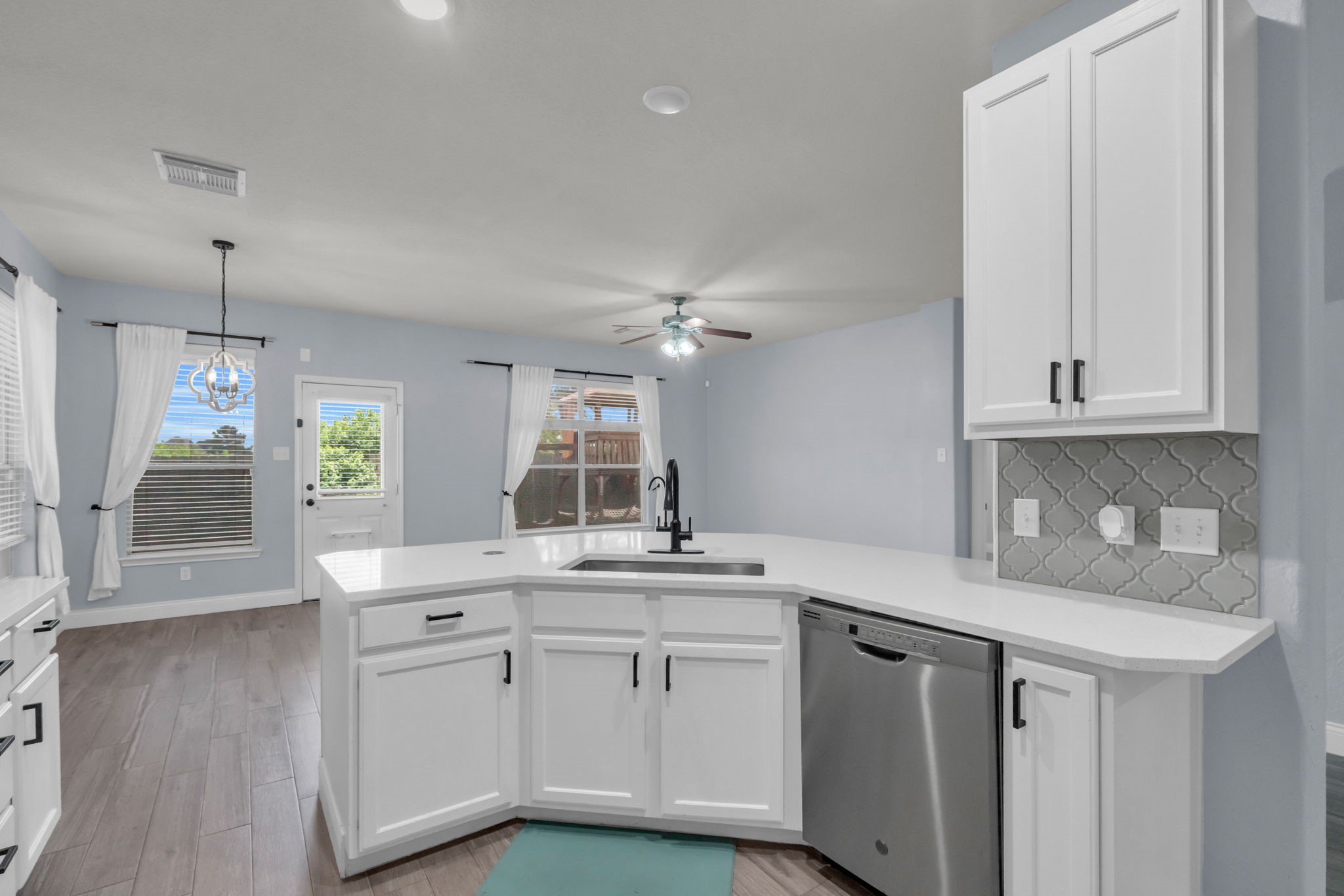 Such an open floor plan that is perfect for entertaining!