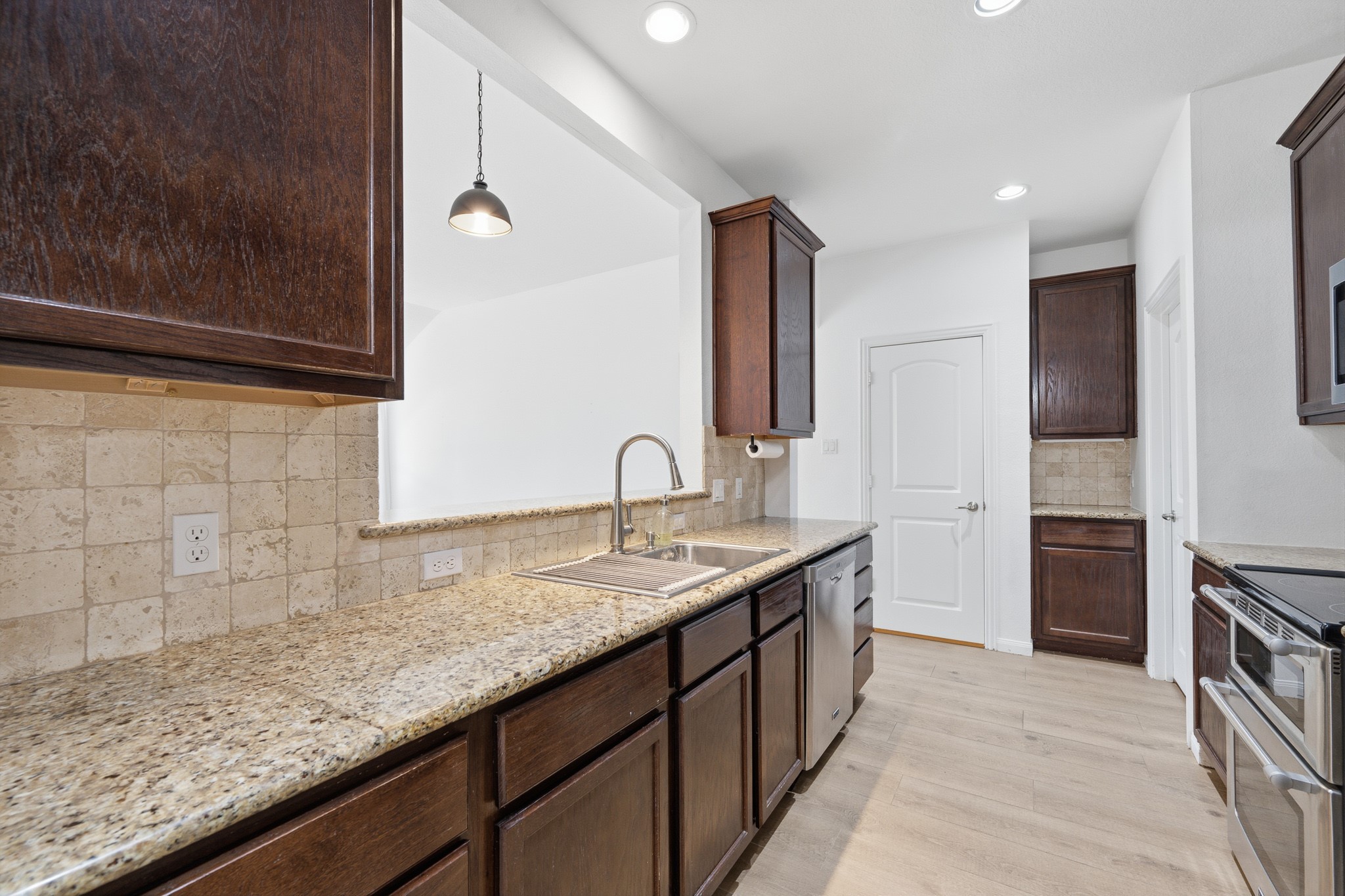 9303 E Lakeside Drive, Magnolia, TX 77354