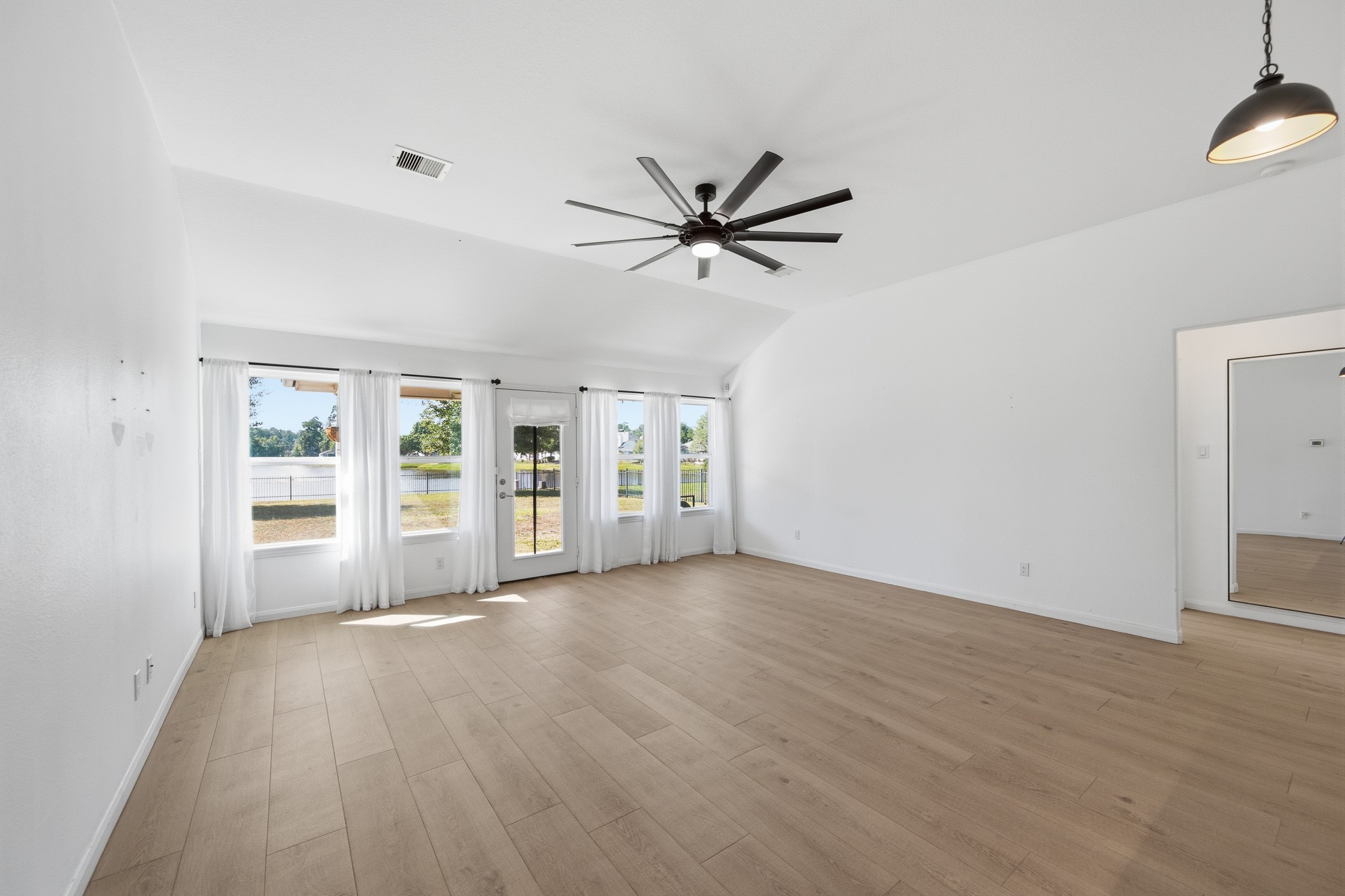 9303 E Lakeside Drive, Magnolia, TX 77354