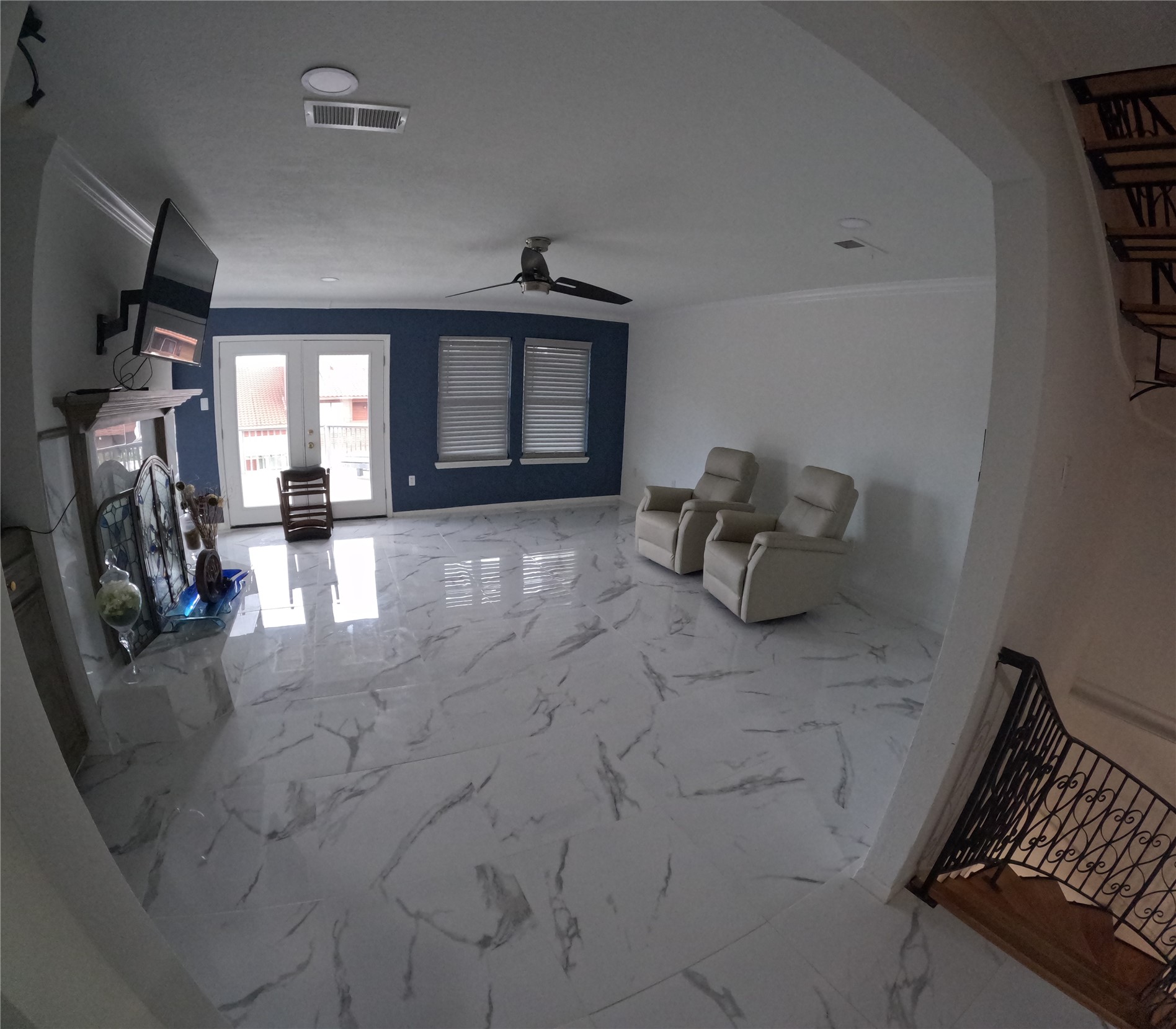 Sitting room on the third floor master