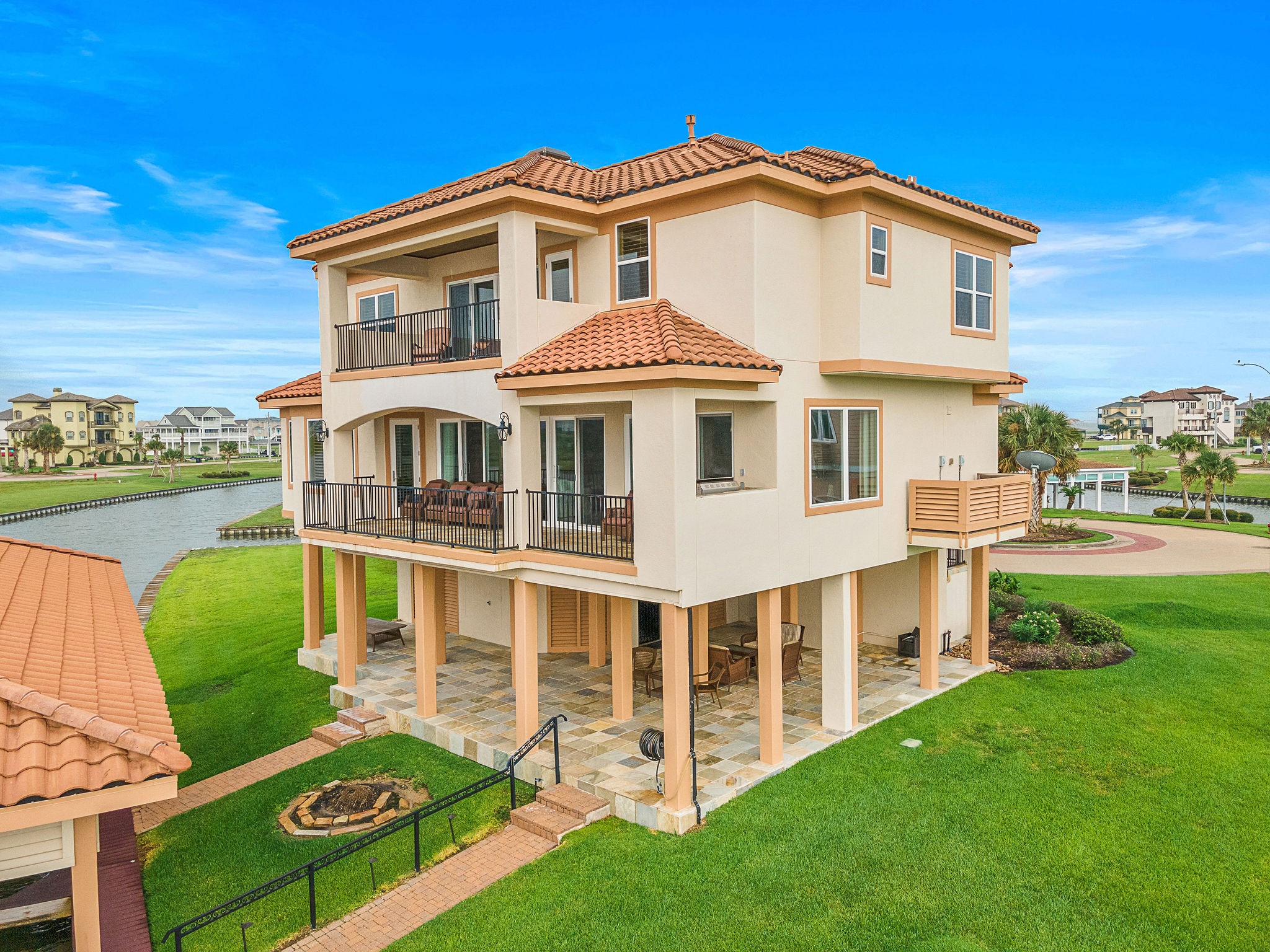 21 Loggerhead, Hitchcock, TX 77563