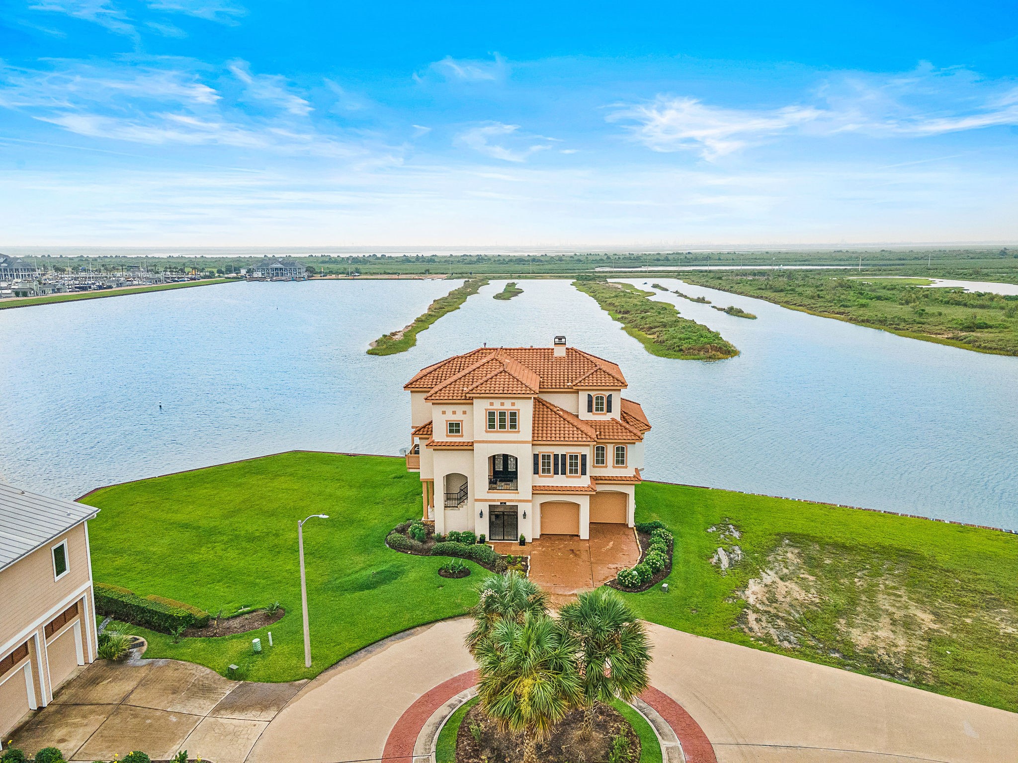 Look at that view! This view shows cul-de-sac location, Harborwalk Marina and Marina Channel.