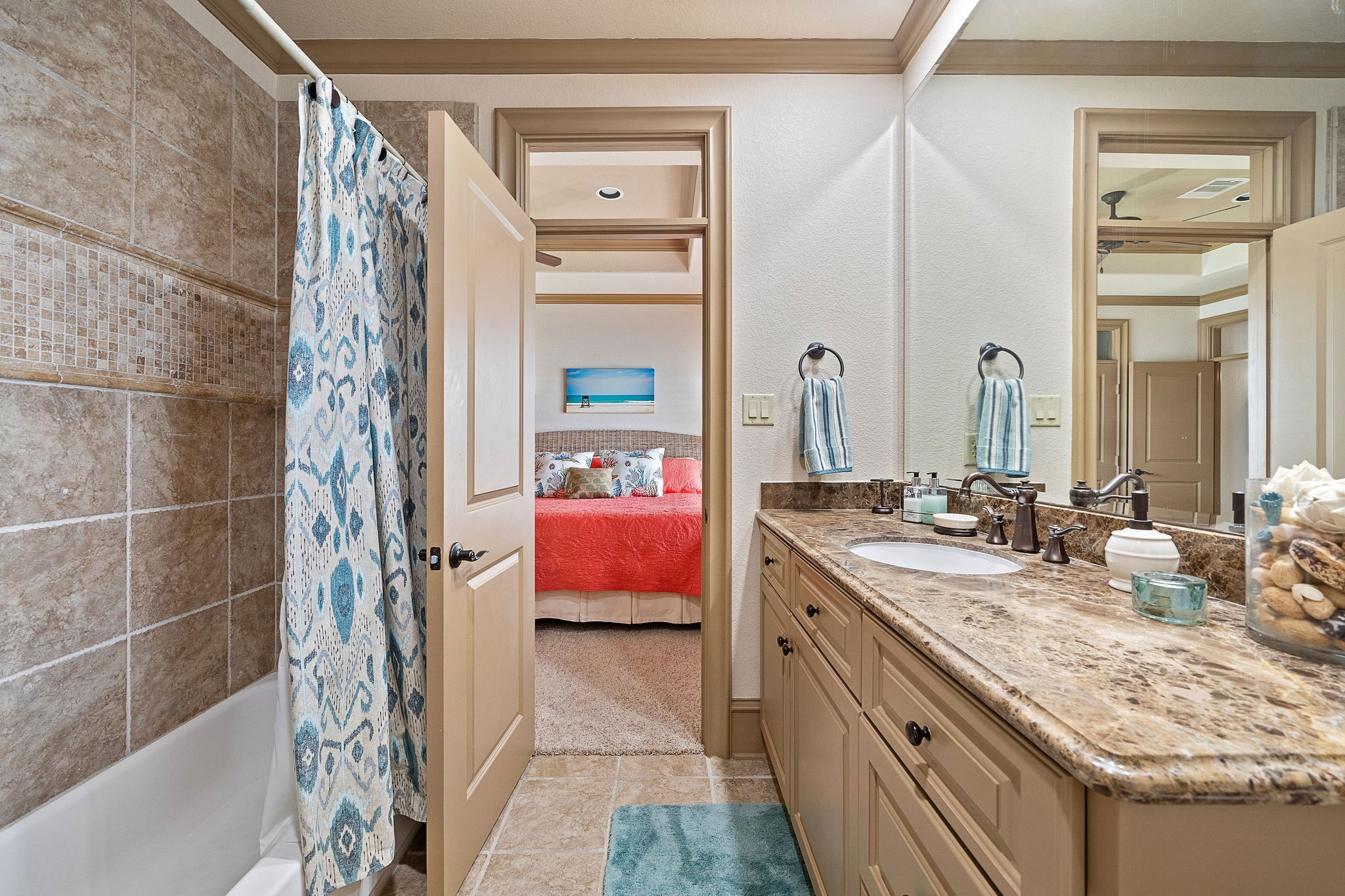 2nd bathroom, with access to the 2nd & 3rd bedrooms