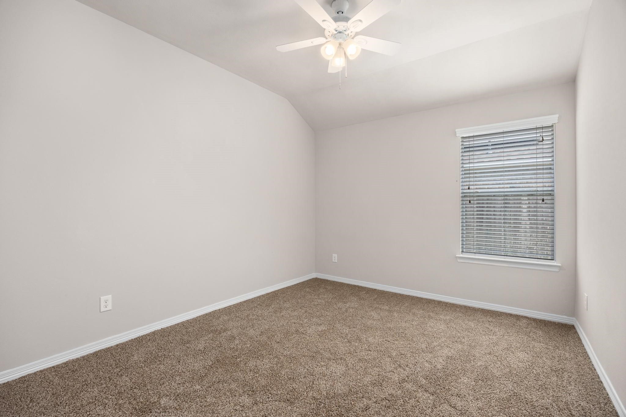 13202 Southern Creek Drive, Pearland, TX 77584