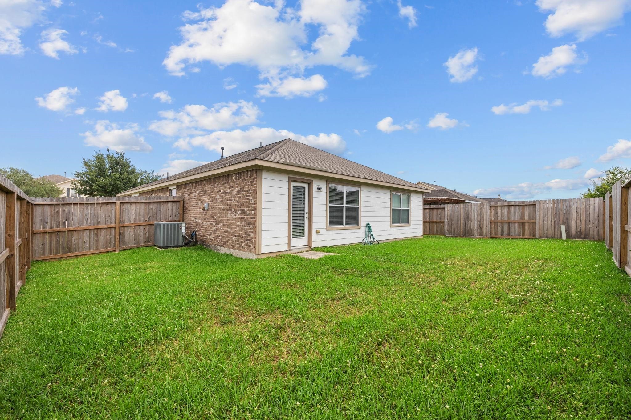13202 Southern Creek Drive, Pearland, TX 77584