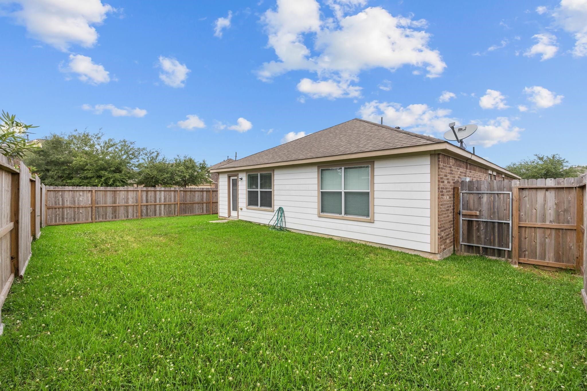 13202 Southern Creek Drive, Pearland, TX 77584