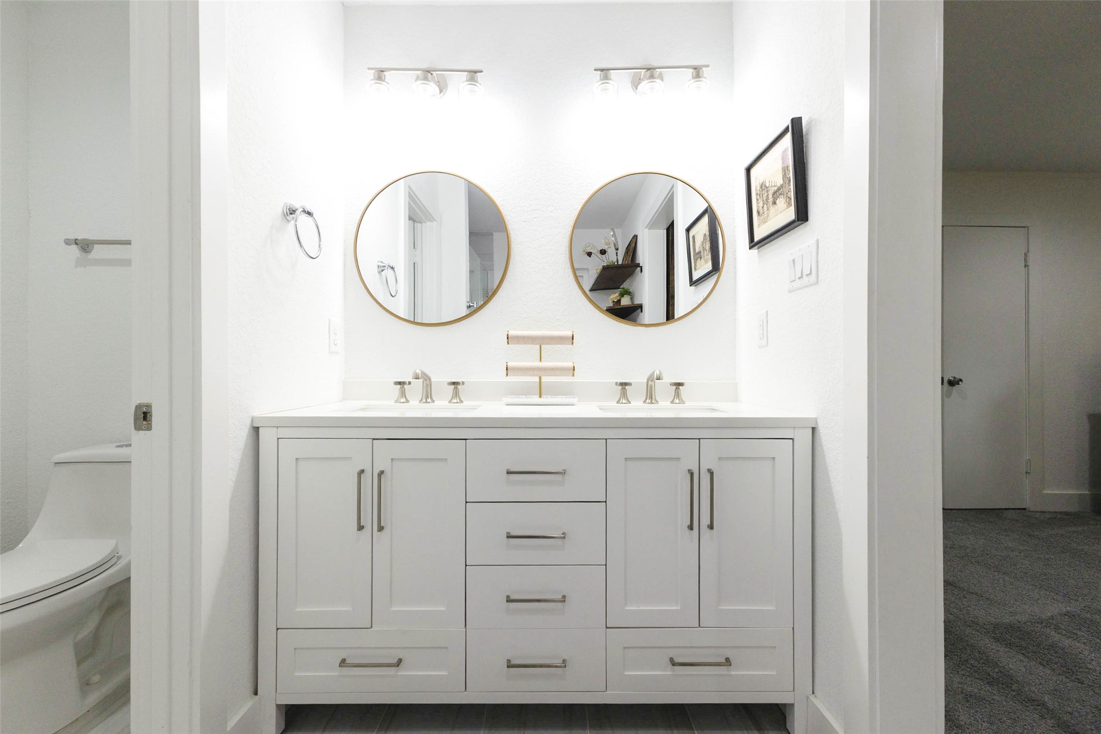 Start your mornings and wind down your evenings in the comfort of your own private bathroom.