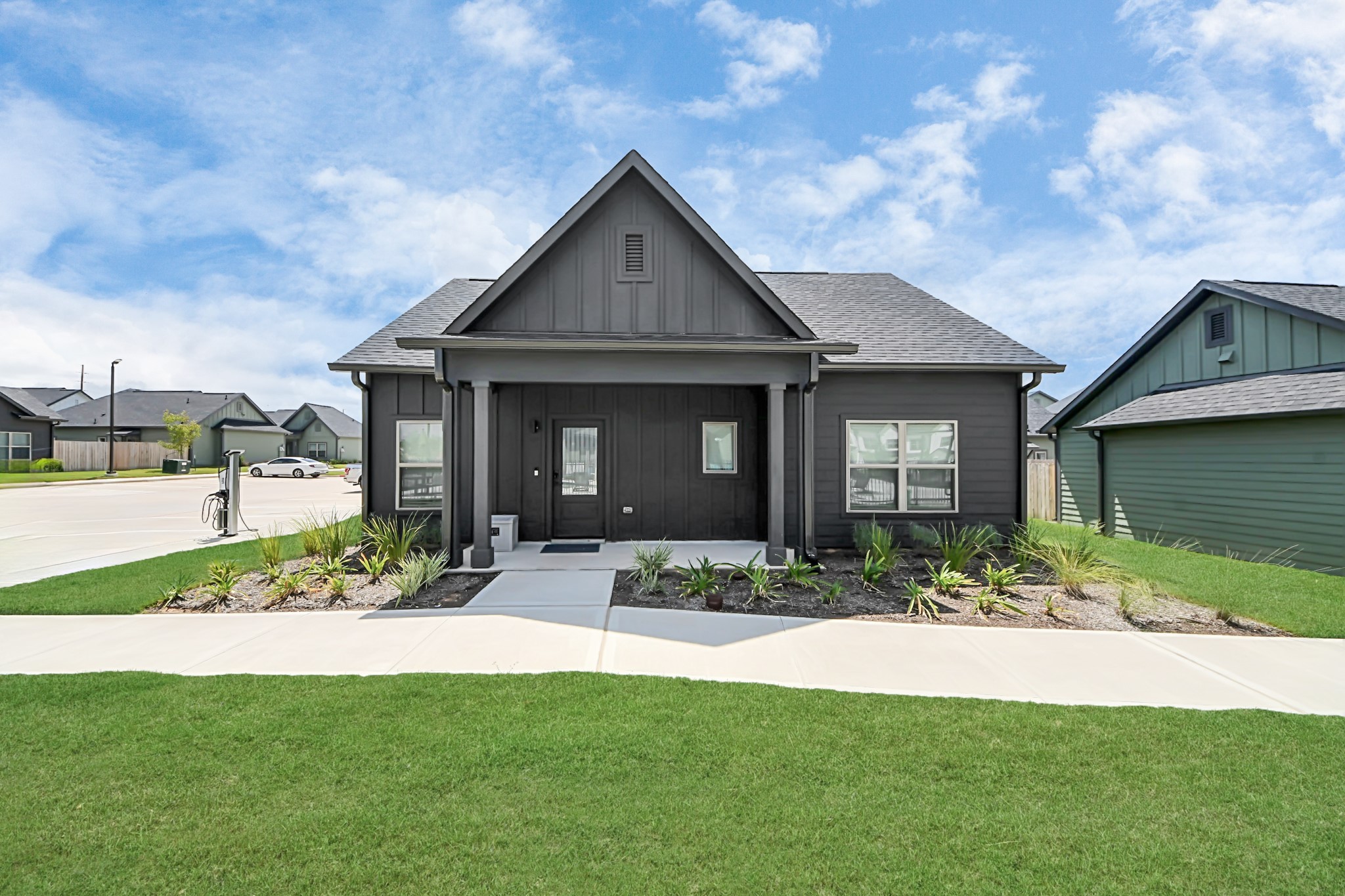 Welcome to an exclusive Gated Resort Style Community with a distinctive neighborhood feel that provides a maintenance free lifestyle.Nestled in Conroe offering Single Family Home-2 Bedrooms,2 baths, w/private back yard!