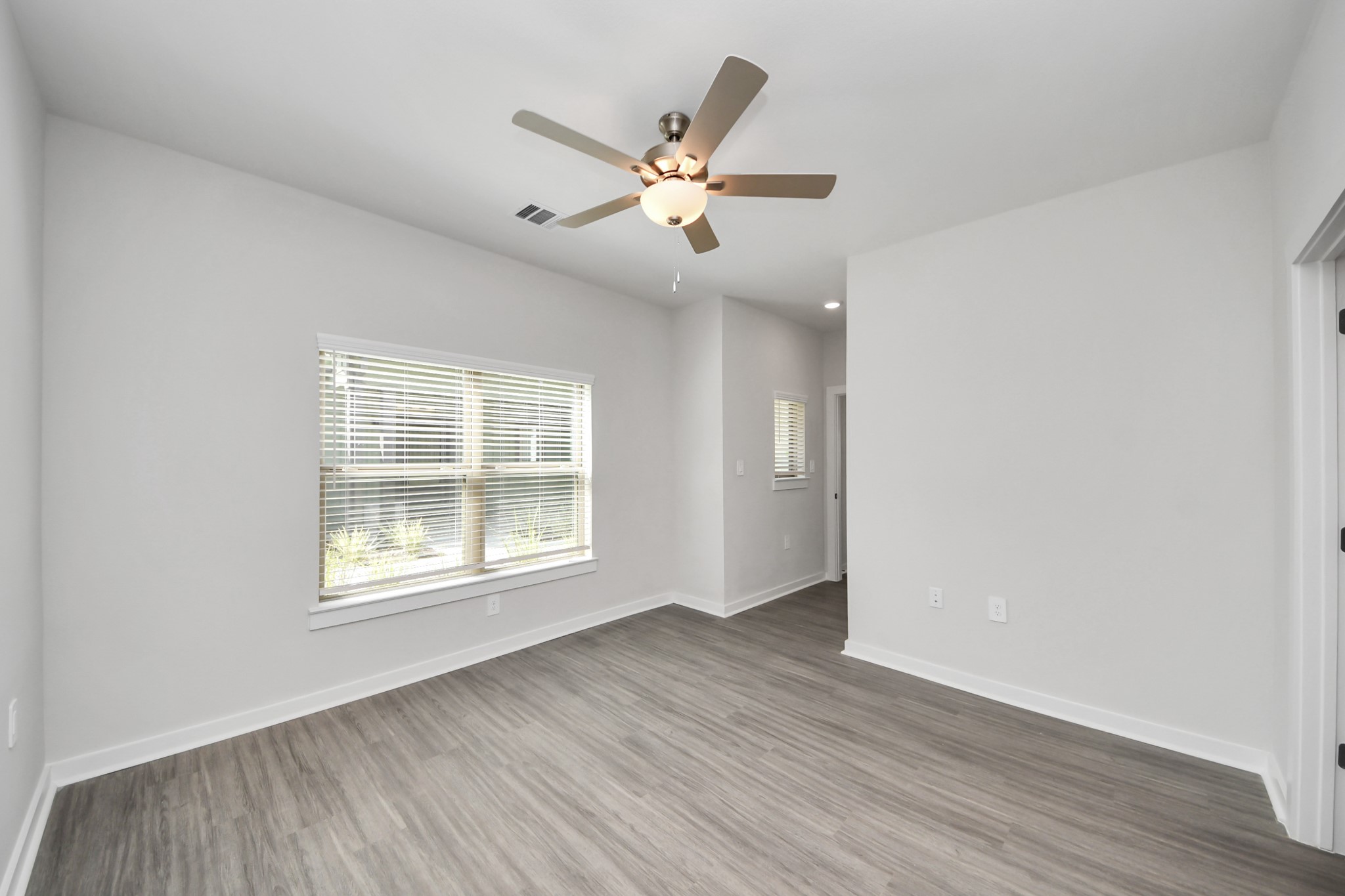 Primary Suite offers walk-closet,bath w/dual vanities&lux tub/shower.