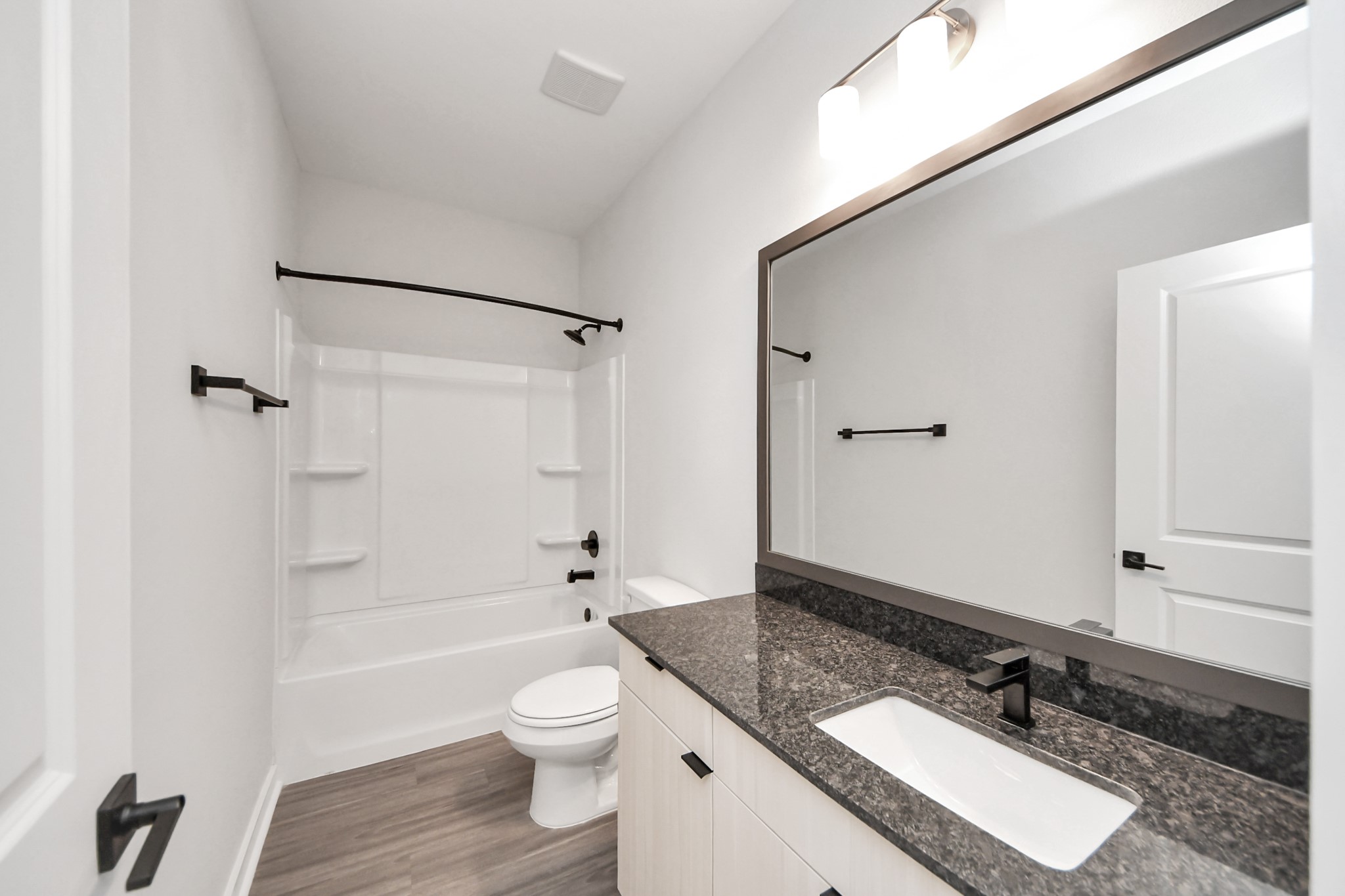 Secondary Guest Bathroom w/Granite Vanity.