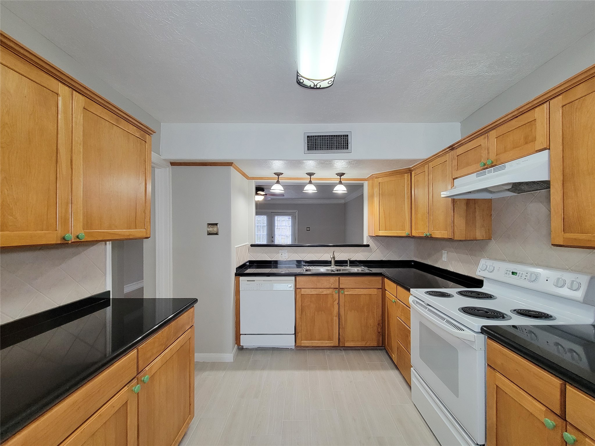 5239 Arboles Drive, #P, Houston, TX 77035
