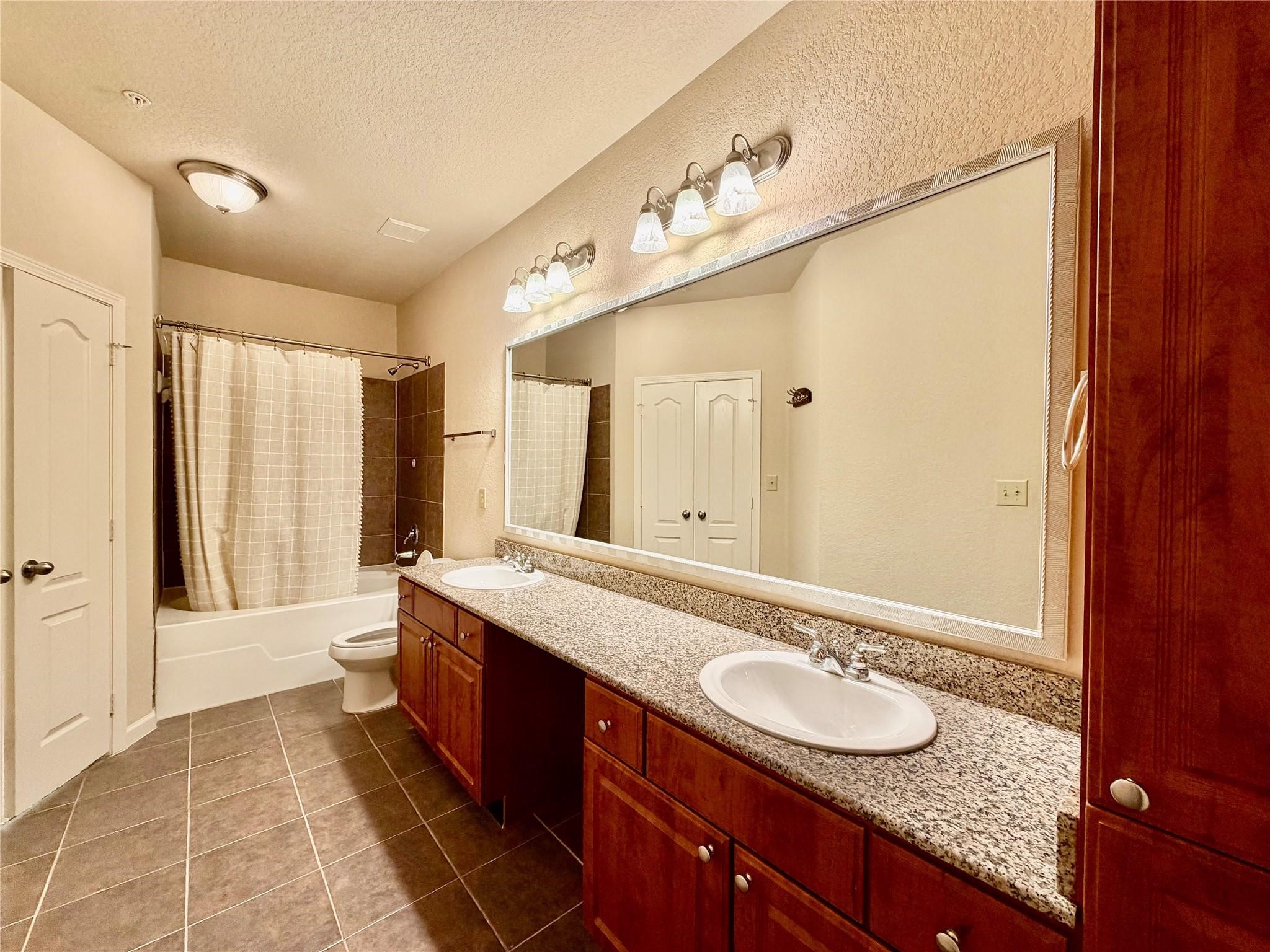 1711 Old Spanish Trail, #407, Houston, TX 77054