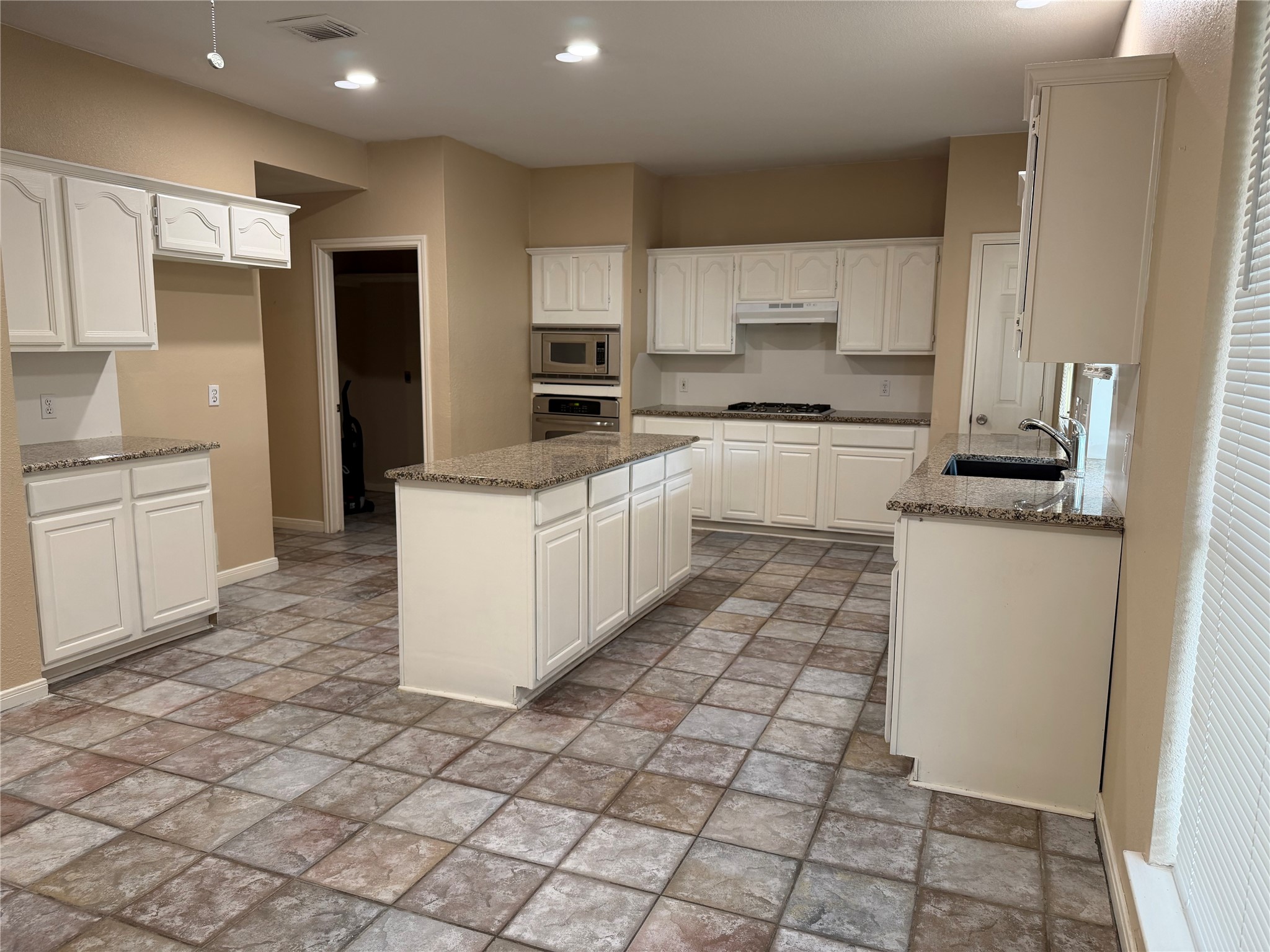 2810 White Oak Lane, Pearland, TX 77584