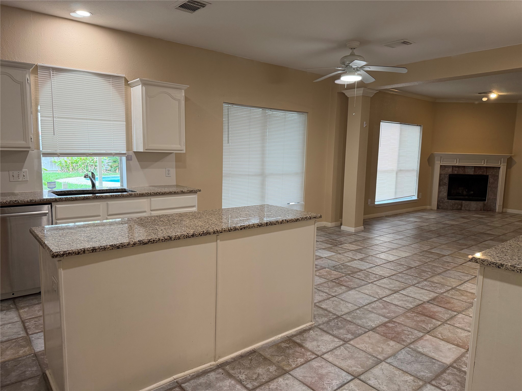 2810 White Oak Lane, Pearland, TX 77584