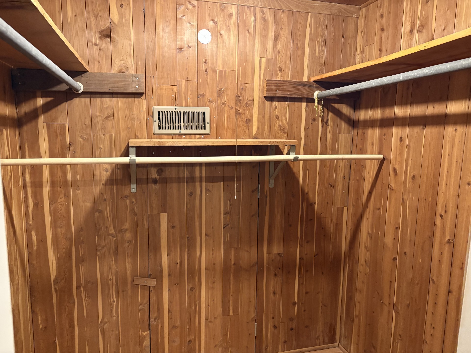 Extra storge space in 2nd bedroom