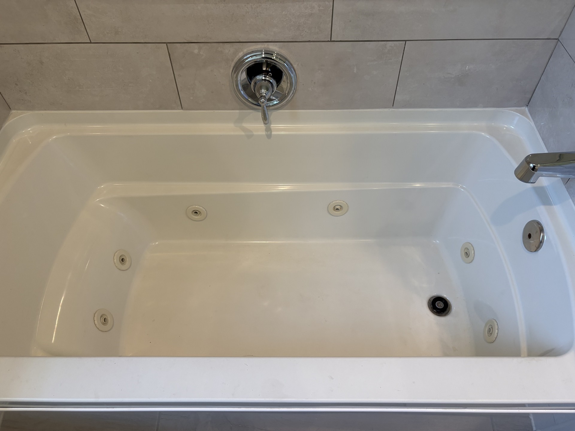 Jetted-tub