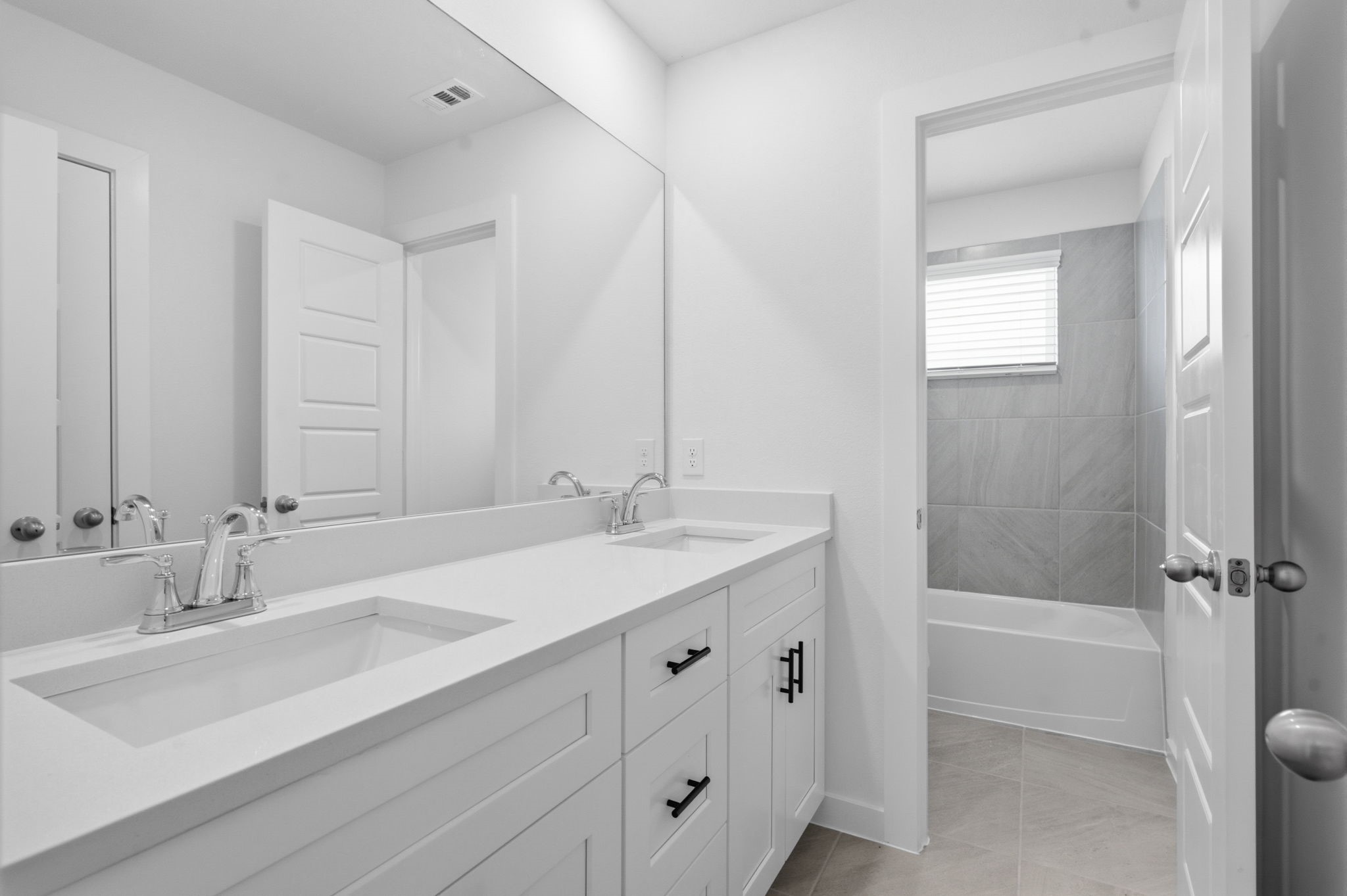 Disclaimer: Image is for illustrative purposes only and may not represent the actual property, features, finishes, or amenities. Actual property details may vary.