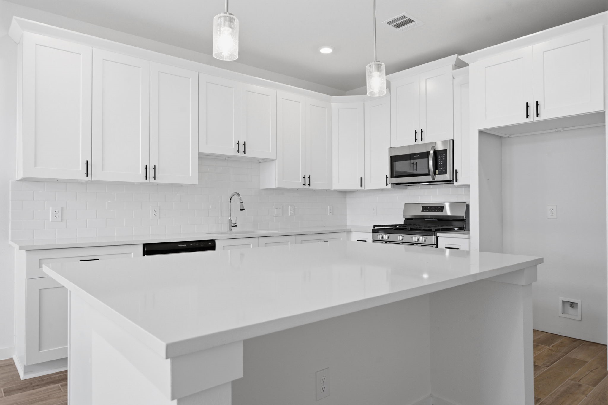 Disclaimer: Image is for illustrative purposes only and may not represent the actual property, features, finishes, or amenities. Actual property details may vary.