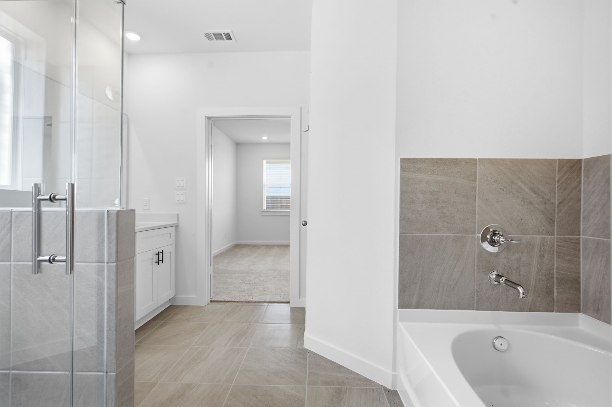 Disclaimer: Image is for illustrative purposes only and may not represent the actual property, features, finishes, or amenities. Actual property details may vary.
