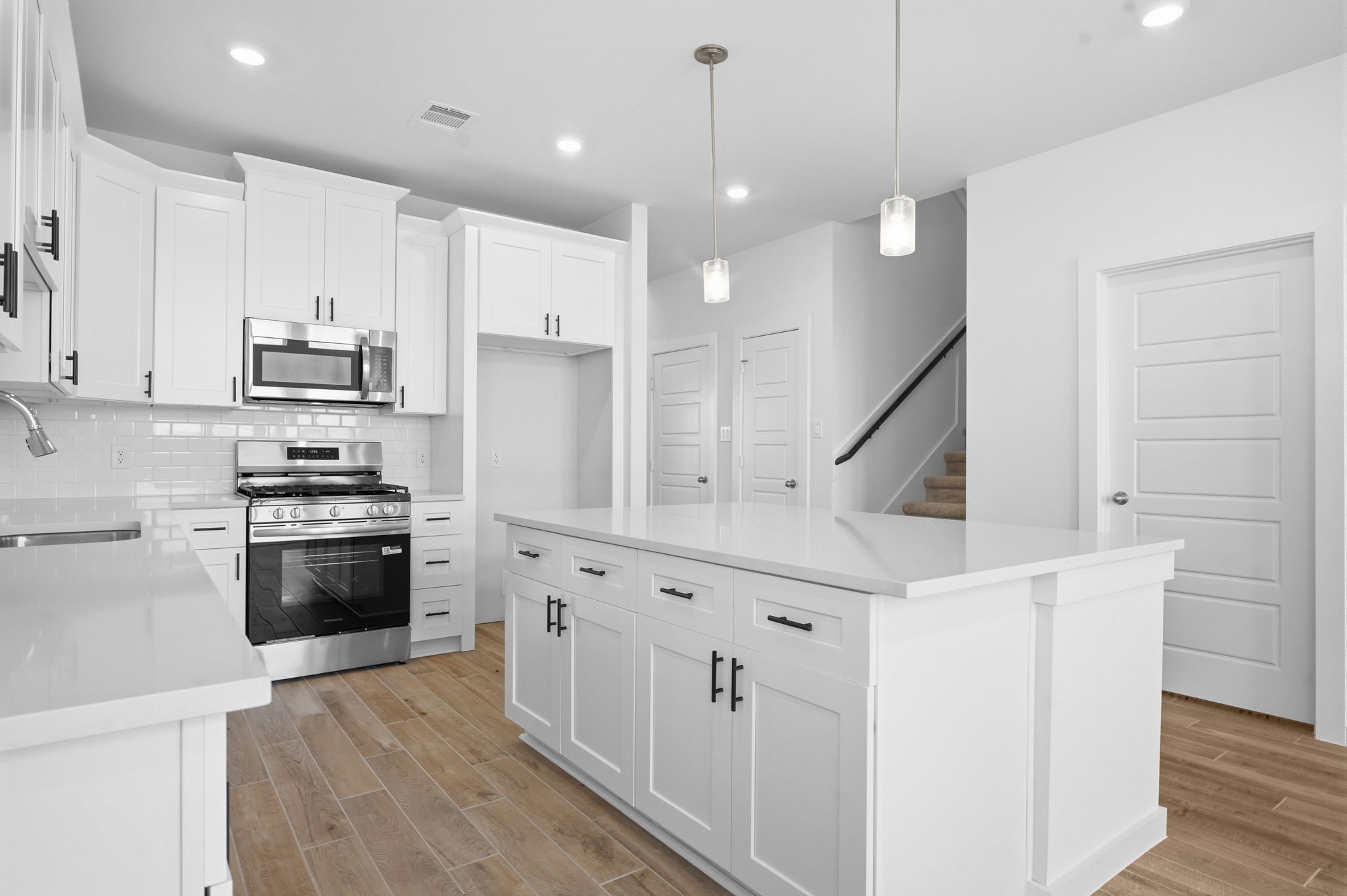 Disclaimer: Image is for illustrative purposes only and may not represent the actual property, features, finishes, or amenities. Actual property details may vary.