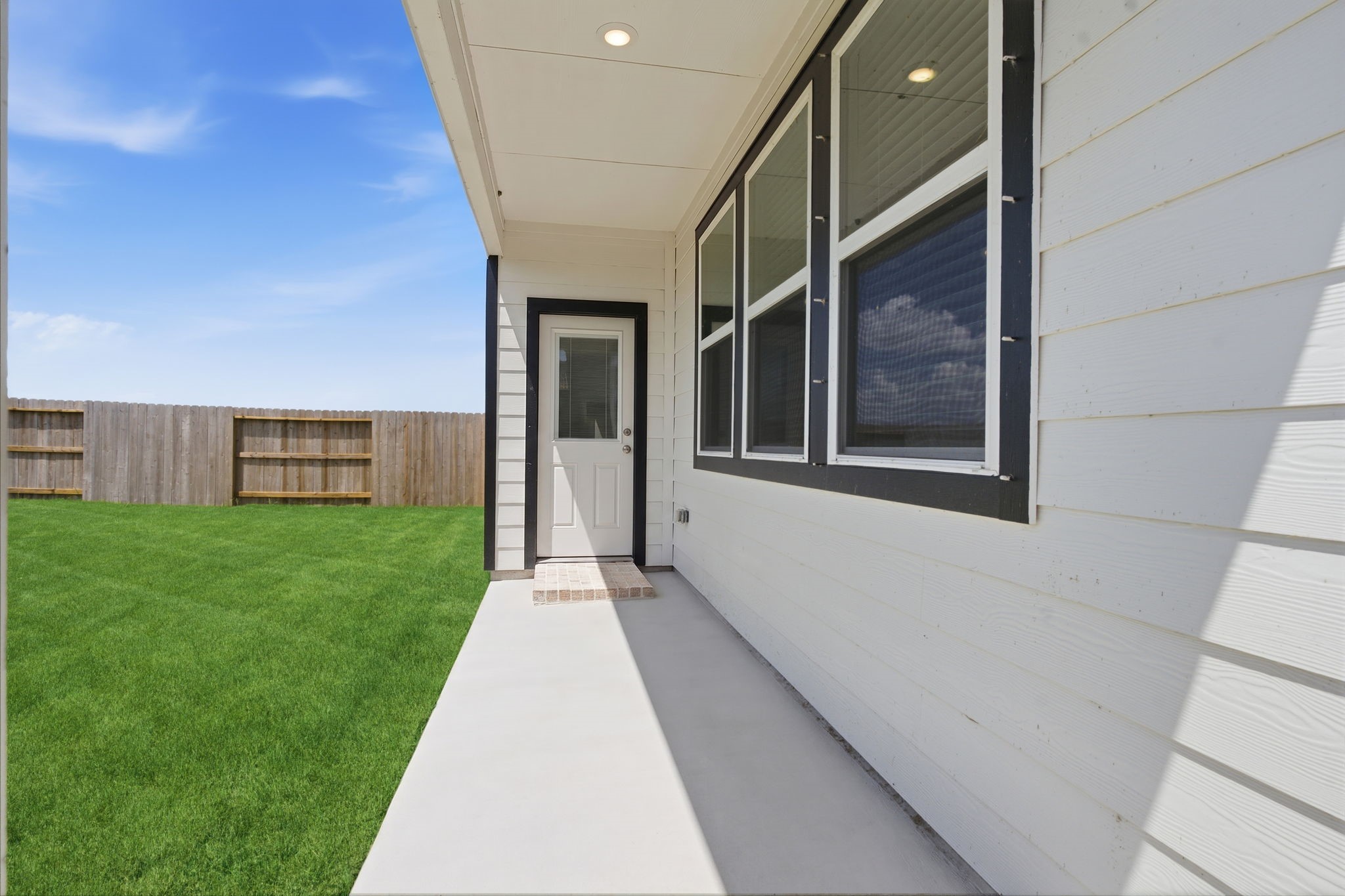 Disclaimer: Image is for illustrative purposes only and may not represent the actual property, features, finishes, or amenities. Actual property details may vary.