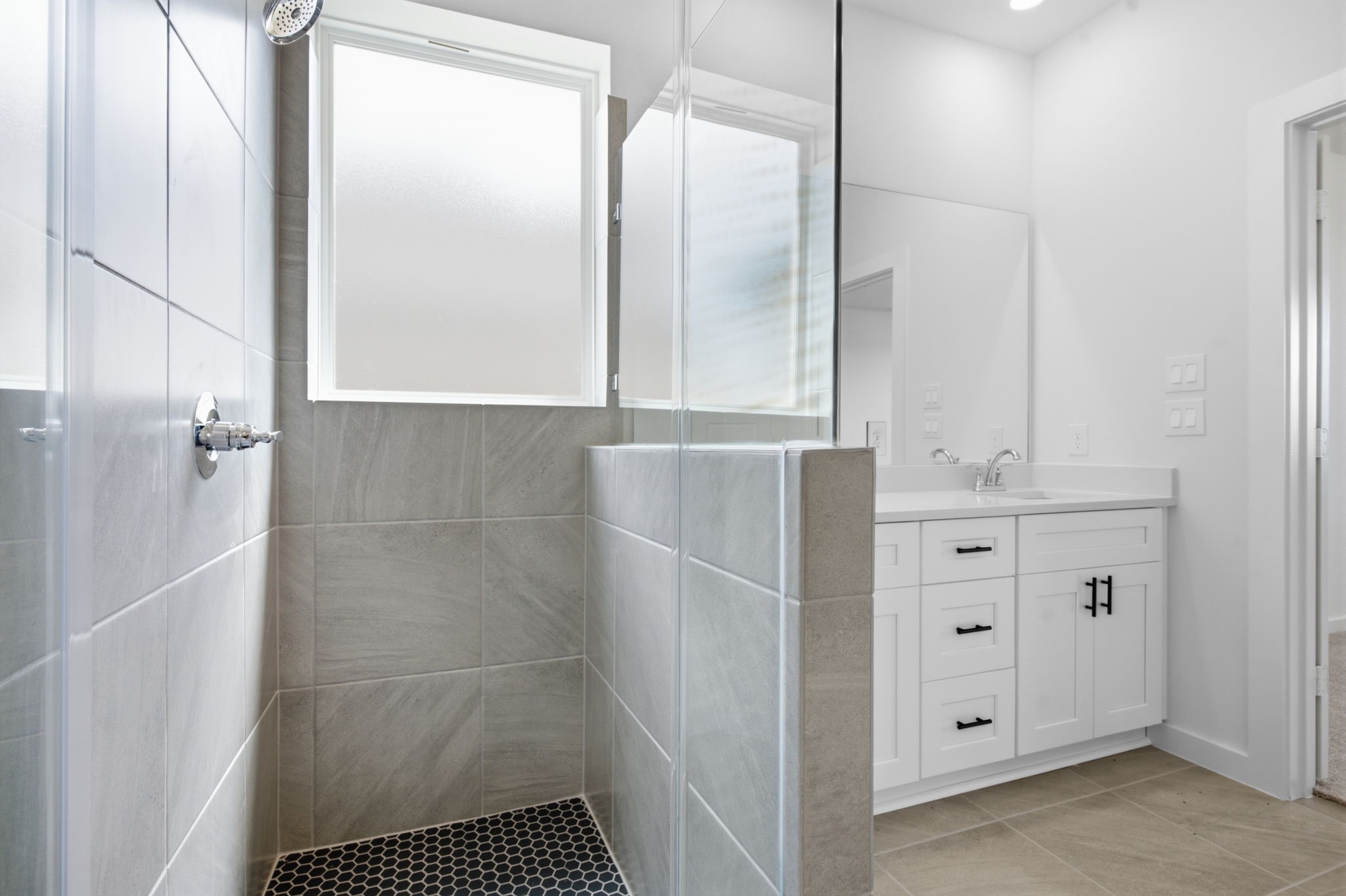Disclaimer: Image is for illustrative purposes only and may not represent the actual property, features, finishes, or amenities. Actual property details may vary.