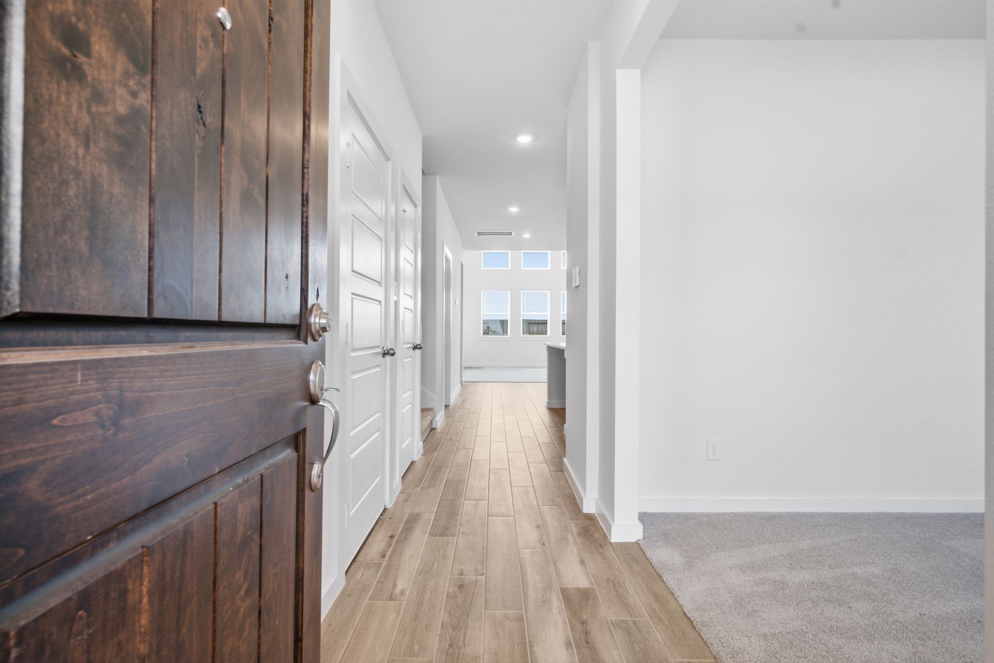 Disclaimer: Image is for illustrative purposes only and may not represent the actual property, features, finishes, or amenities. Actual property details may vary.