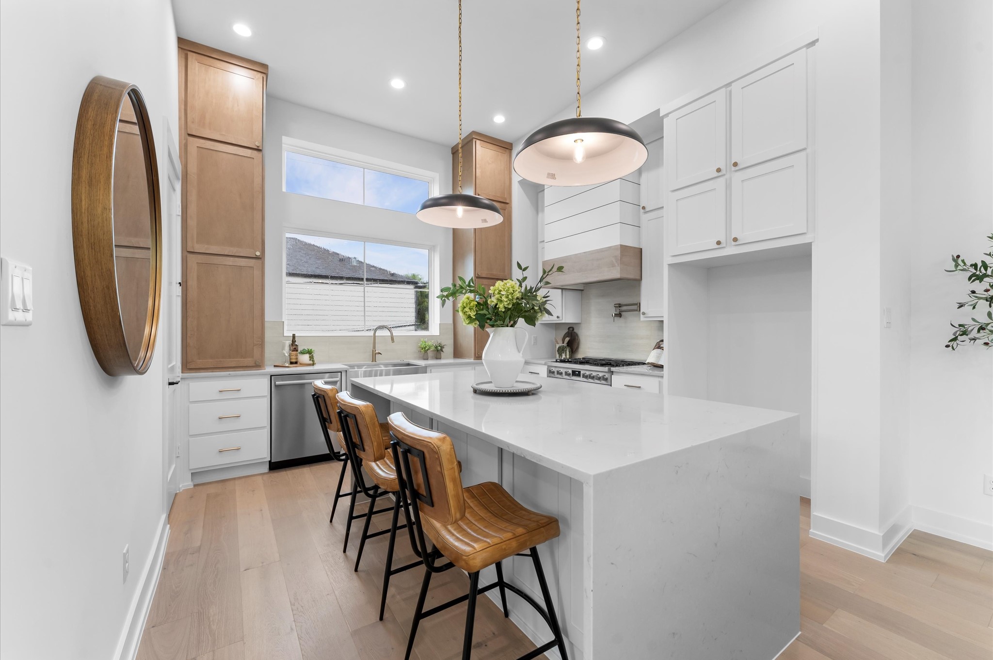 The gourmet kitchen boasts quartz countertops.