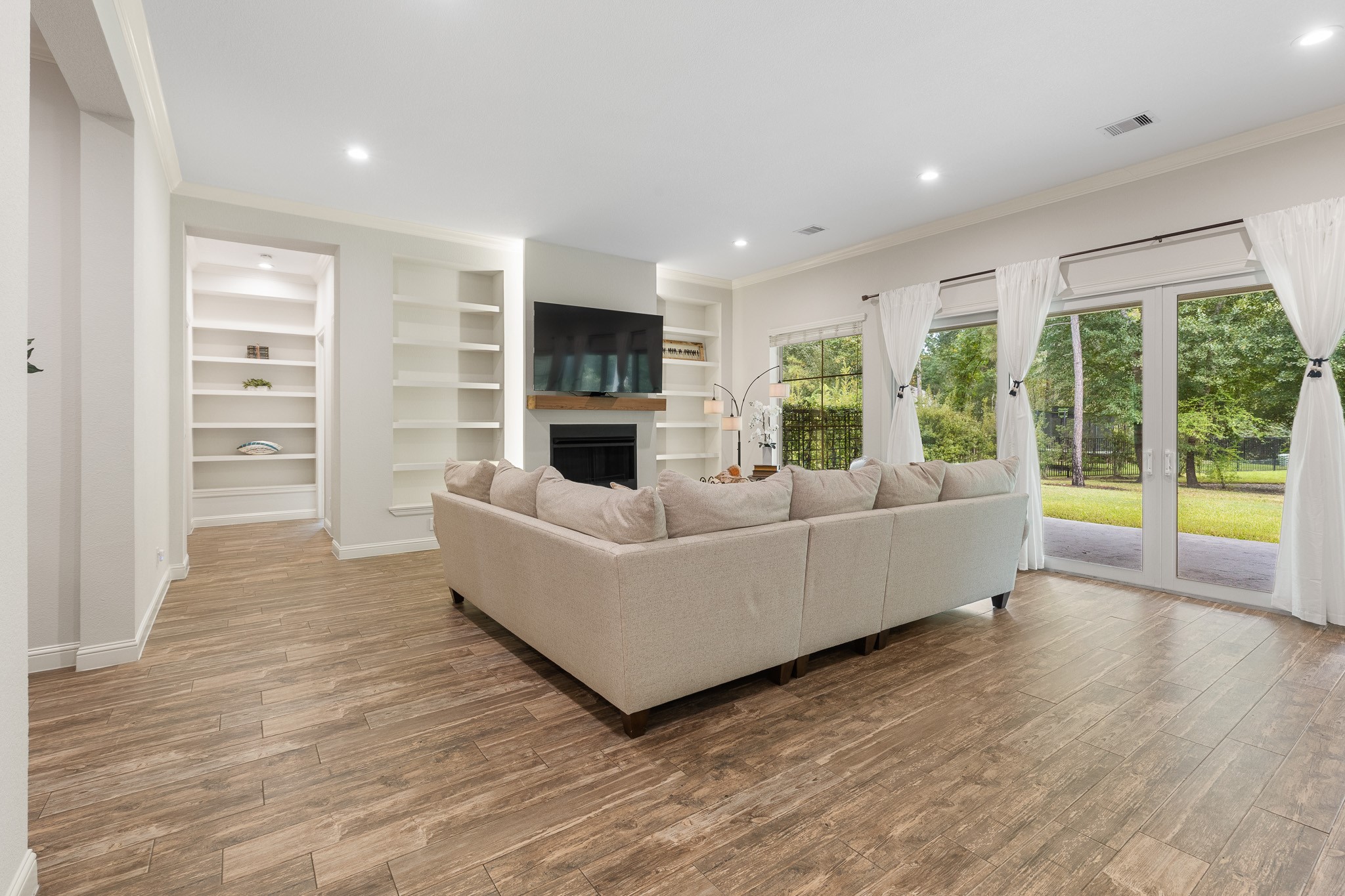 Floor to ceiling windows across the back giving a picturesque view.