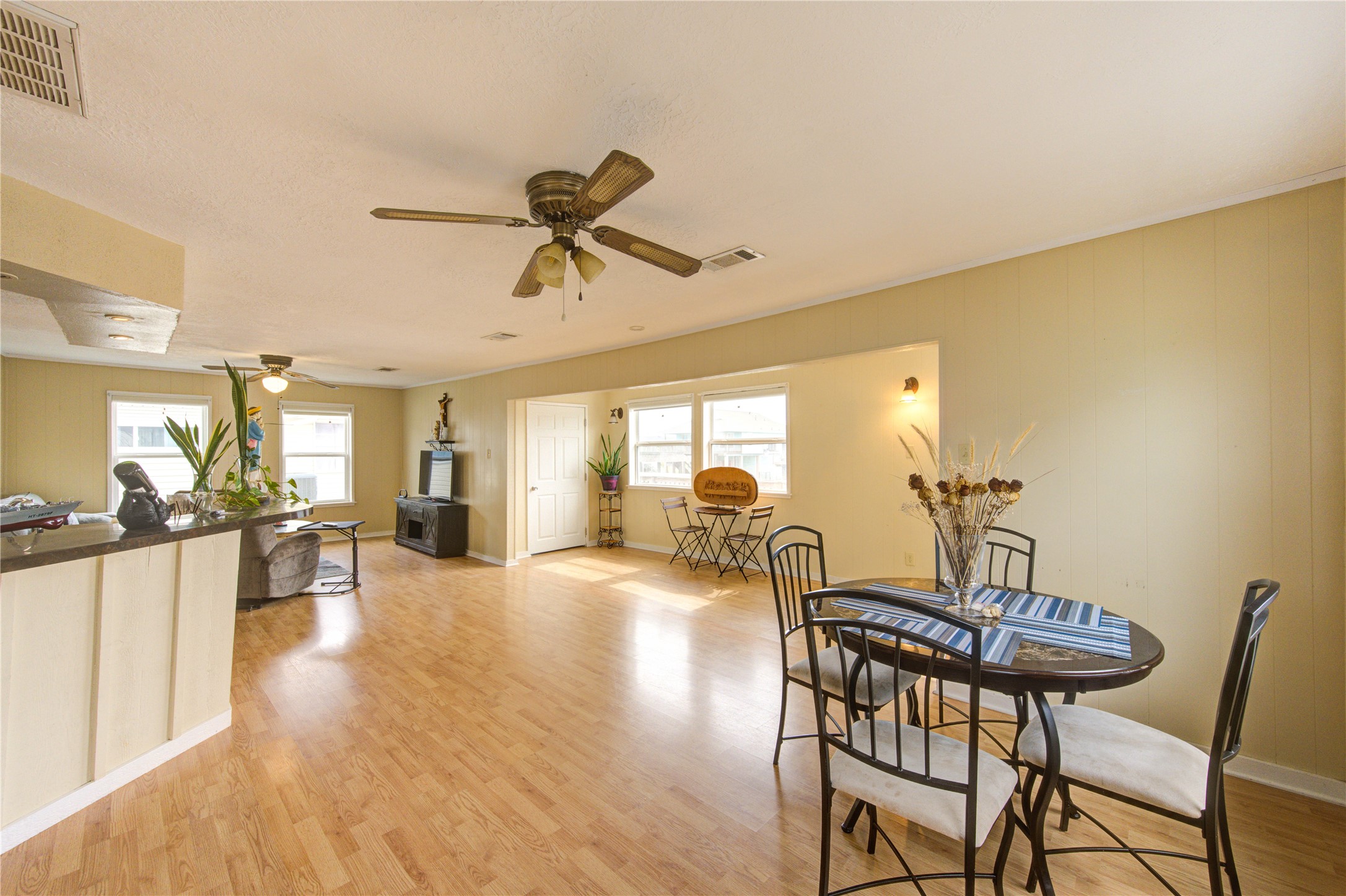 138 Tarpon Street, Bayou Vista, TX 77563