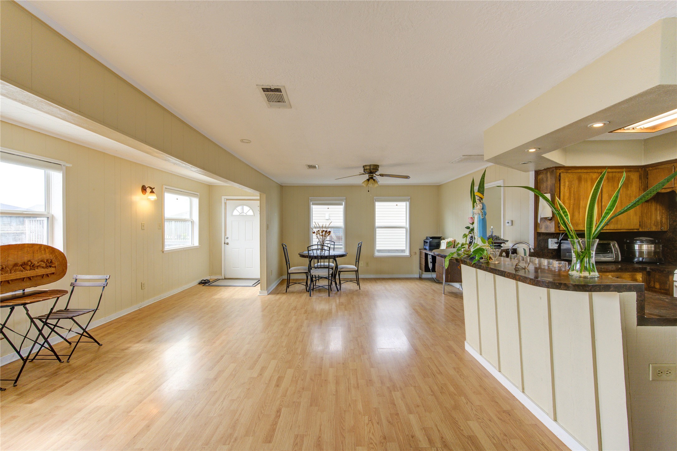 138 Tarpon Street, Bayou Vista, TX 77563