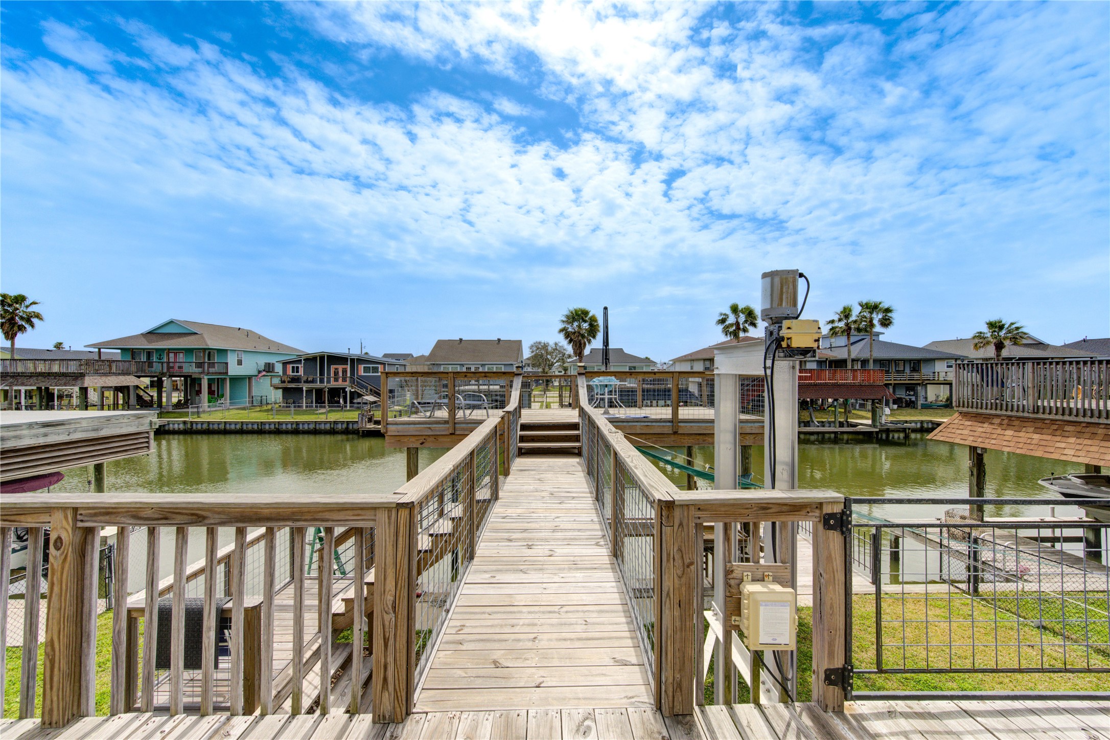 138 Tarpon Street, Bayou Vista, TX 77563