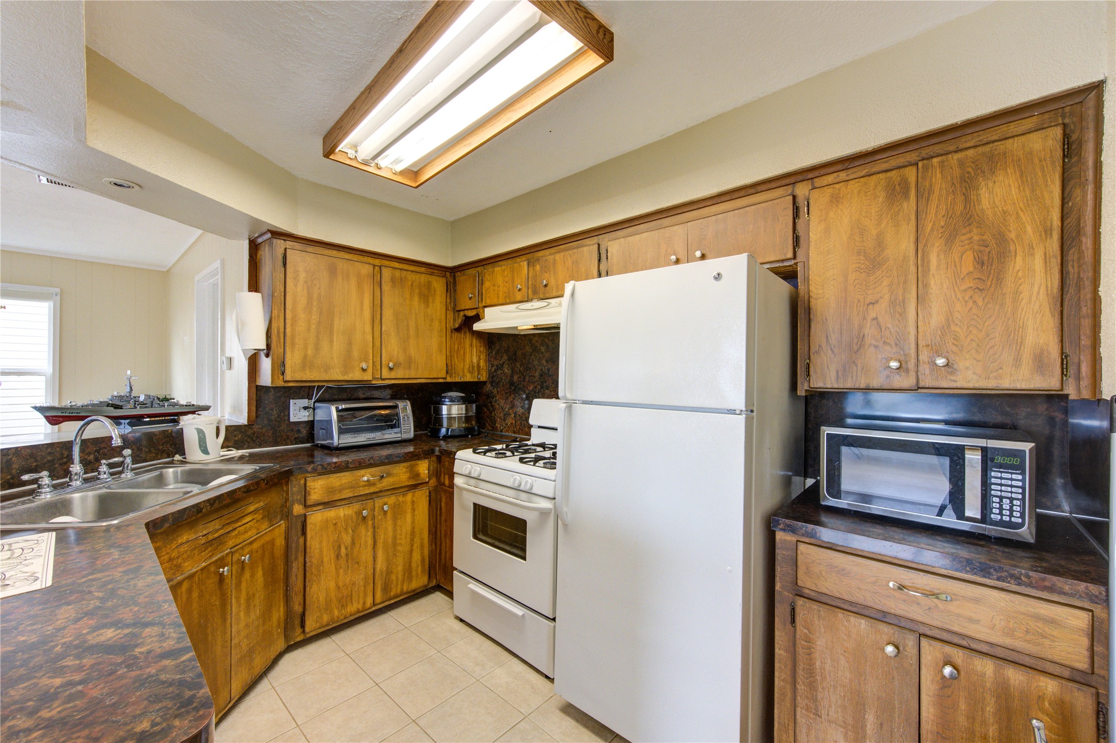 138 Tarpon Street, Bayou Vista, TX 77563