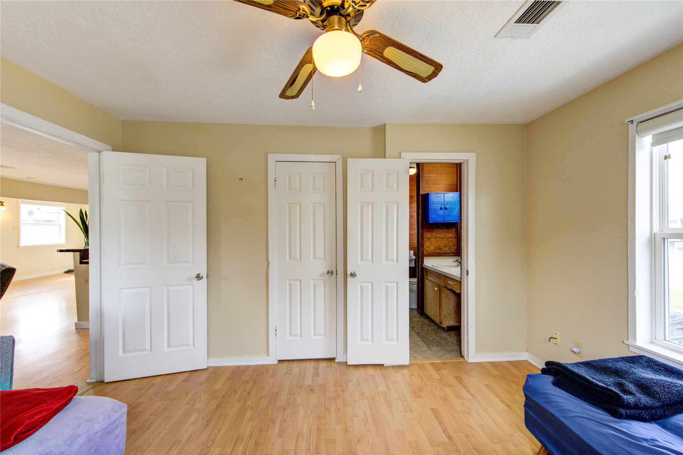 138 Tarpon Street, Bayou Vista, TX 77563