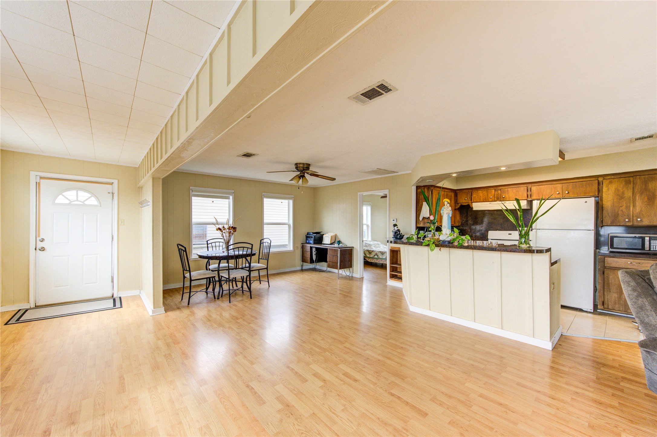 138 Tarpon Street, Bayou Vista, TX 77563