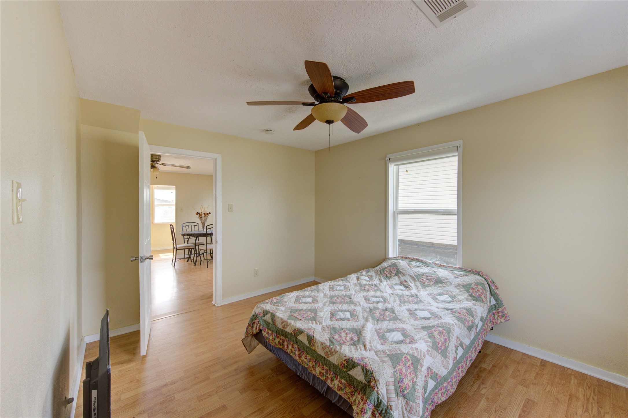 138 Tarpon Street, Bayou Vista, TX 77563