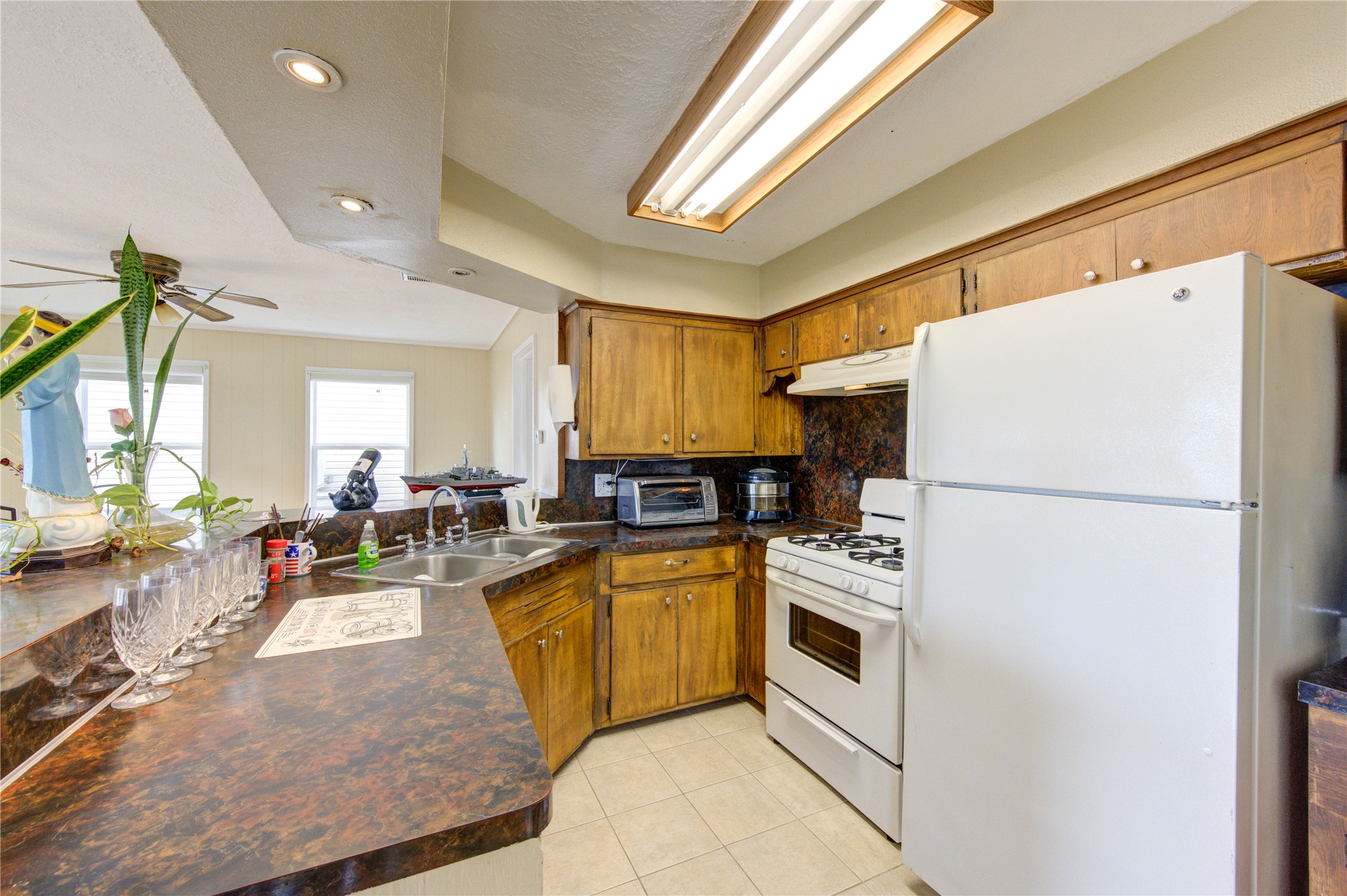 138 Tarpon Street, Bayou Vista, TX 77563
