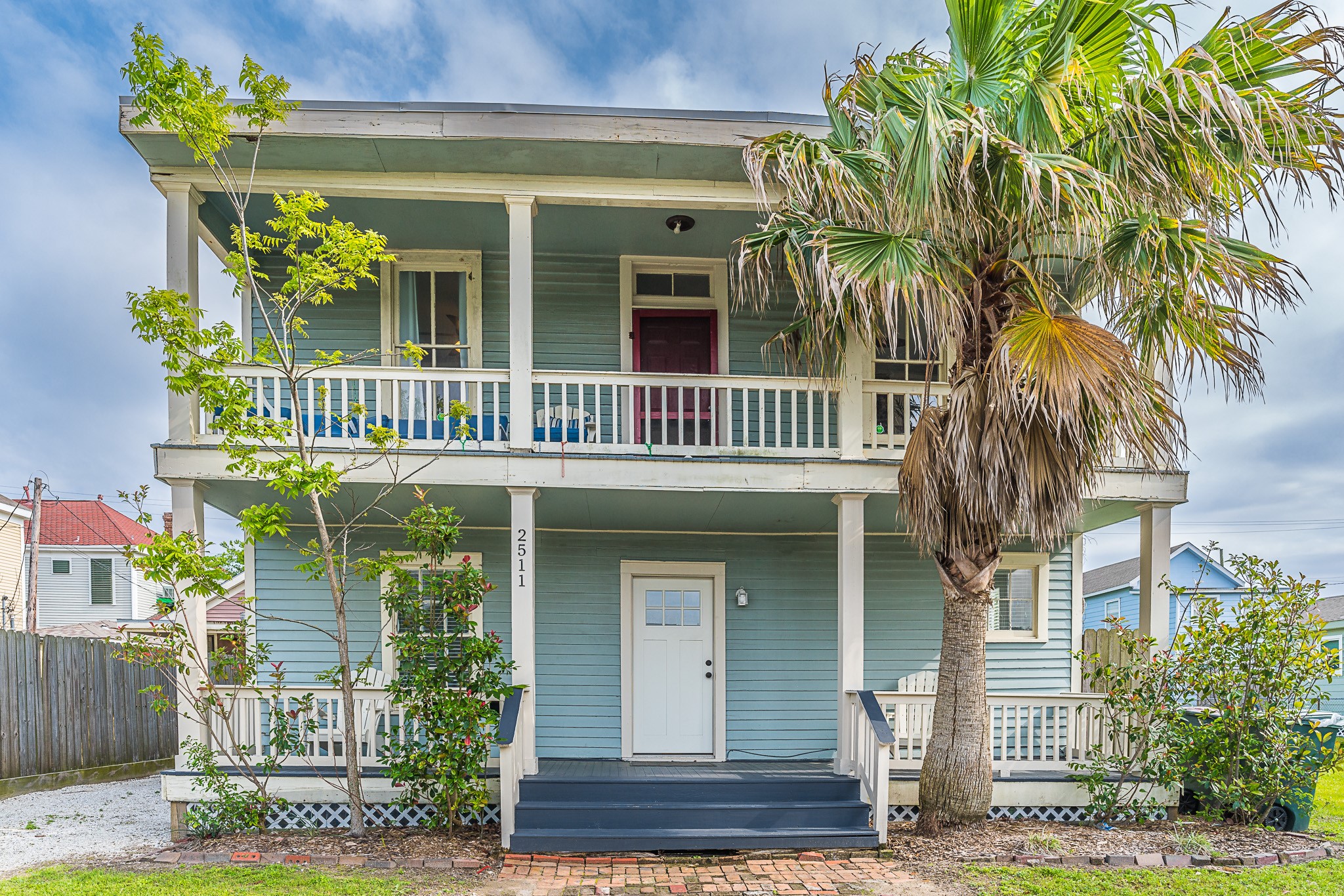 Welcome to the classic duplex at 2511 Avenue L! Welcome to the classic duplex at 2511 Avenue L!