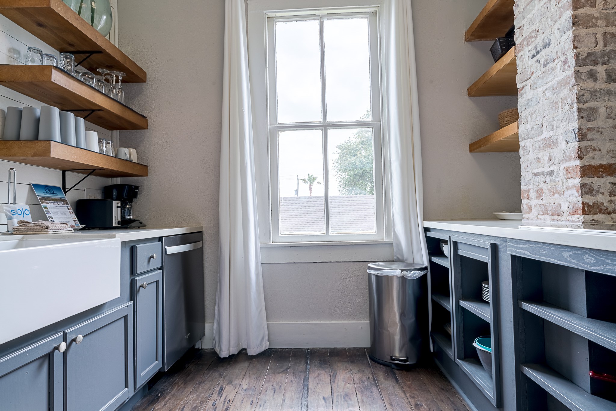 Kitchen has lots of storage