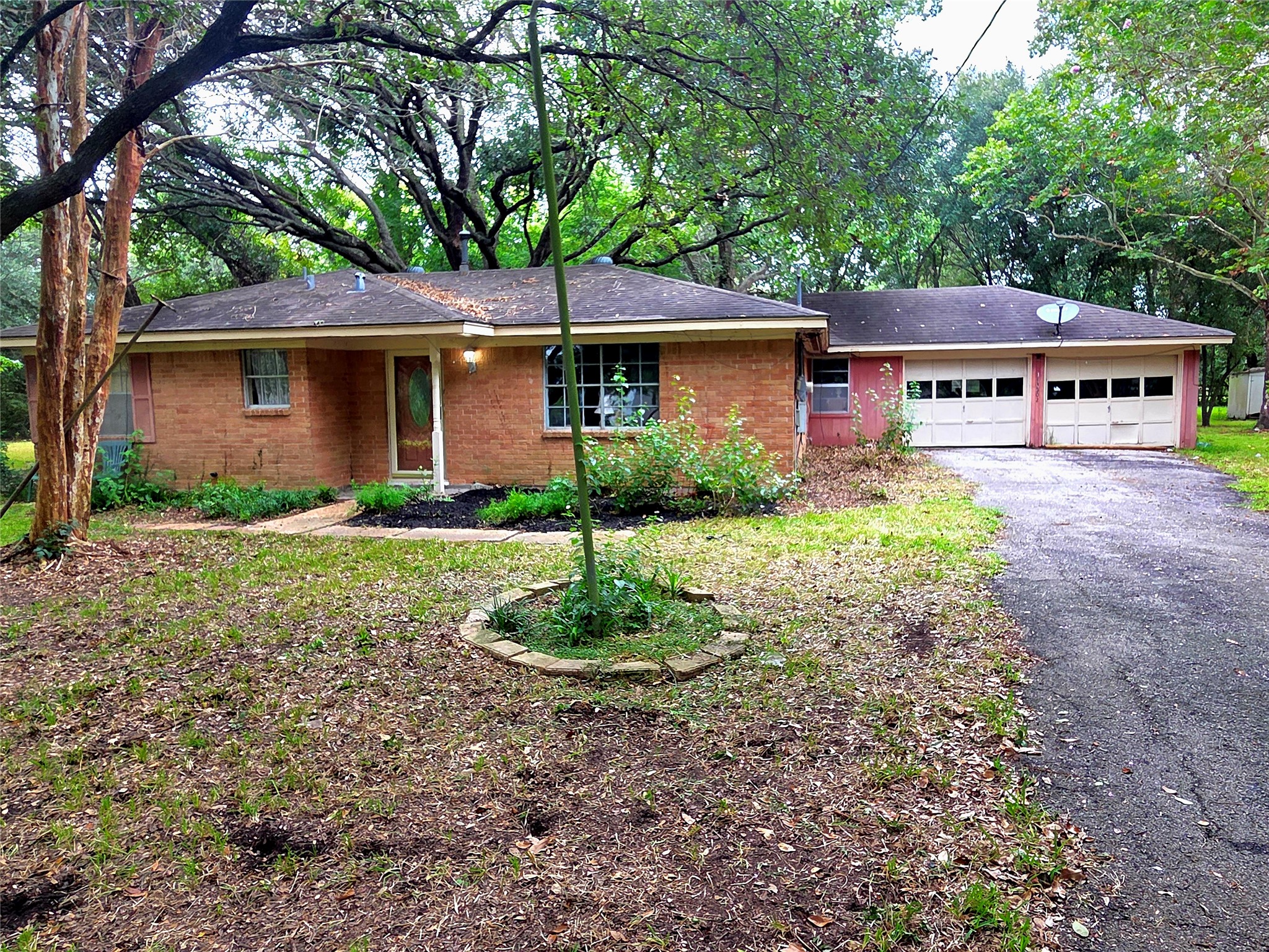 Welcome to 13502 30th St. Charming home in a secluded spot in Santa Fe!