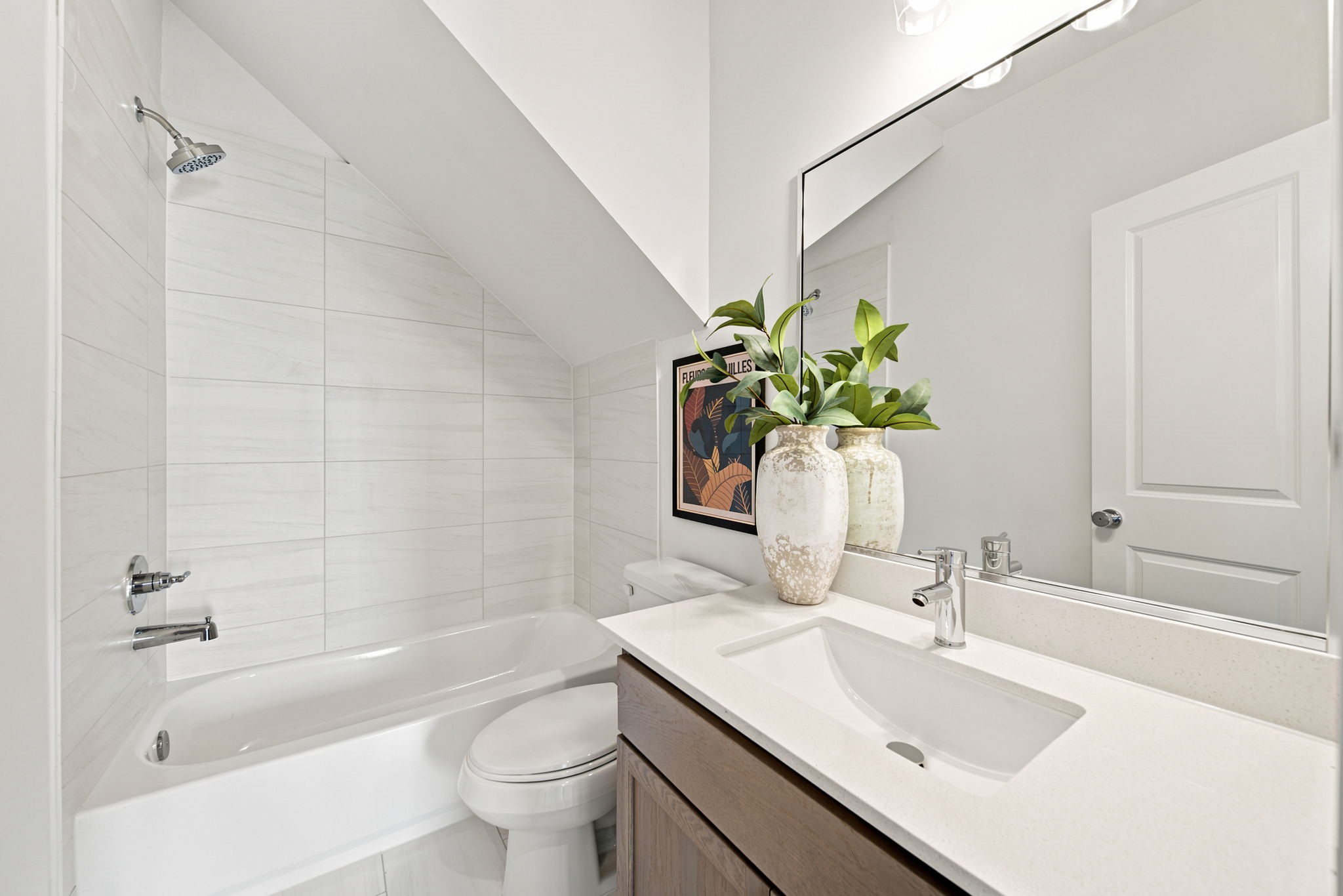1st floor full bathroom.