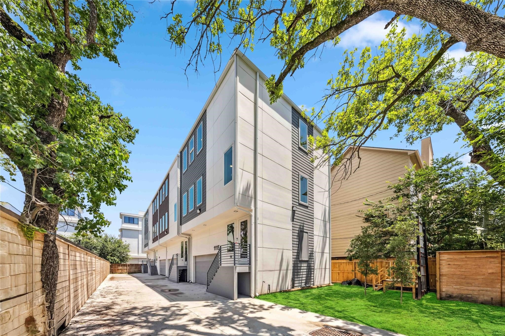 1115 W 21st Street, Houston, TX 77008