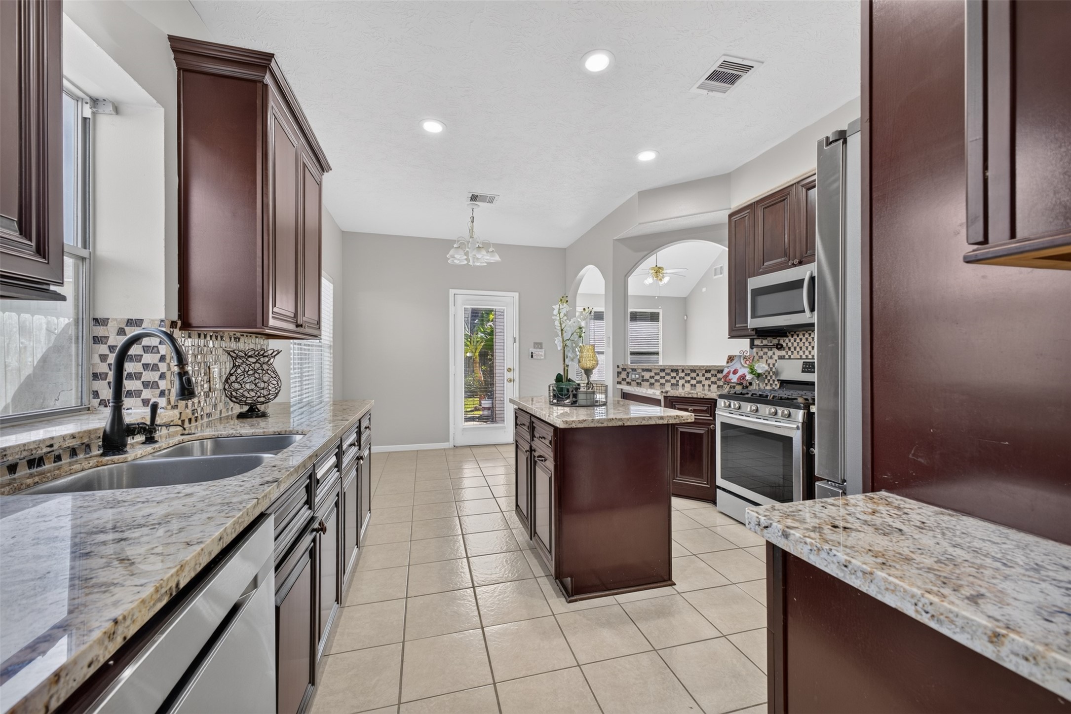 1011 Jasons Bend Drive, Sugar Land, TX 77479