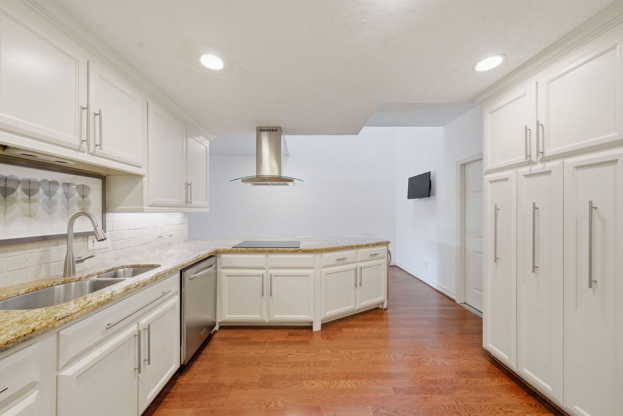 KITCHEN KITCHEN