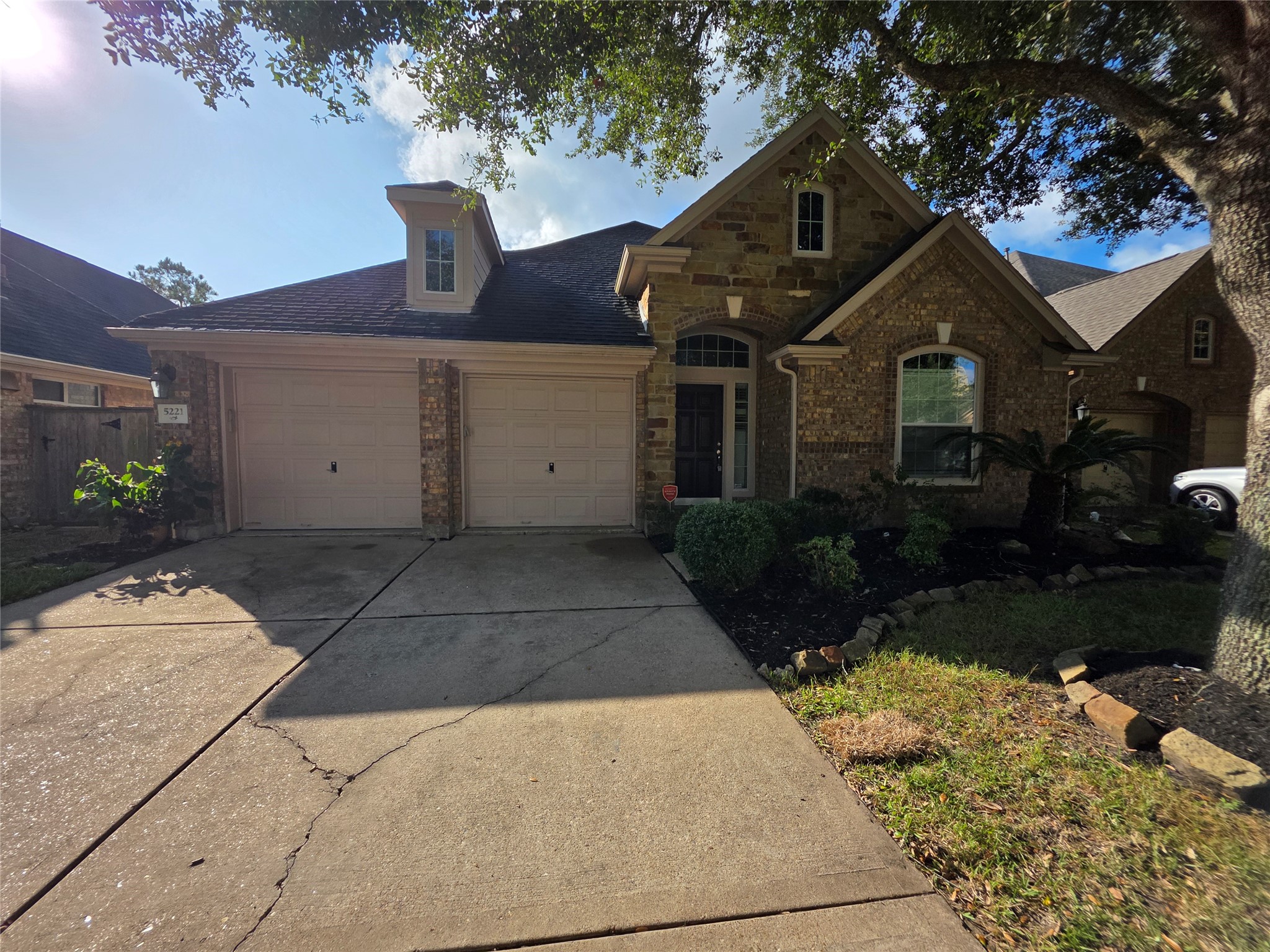 5221 Cottonwood Creek Lane, League City, TX 77573